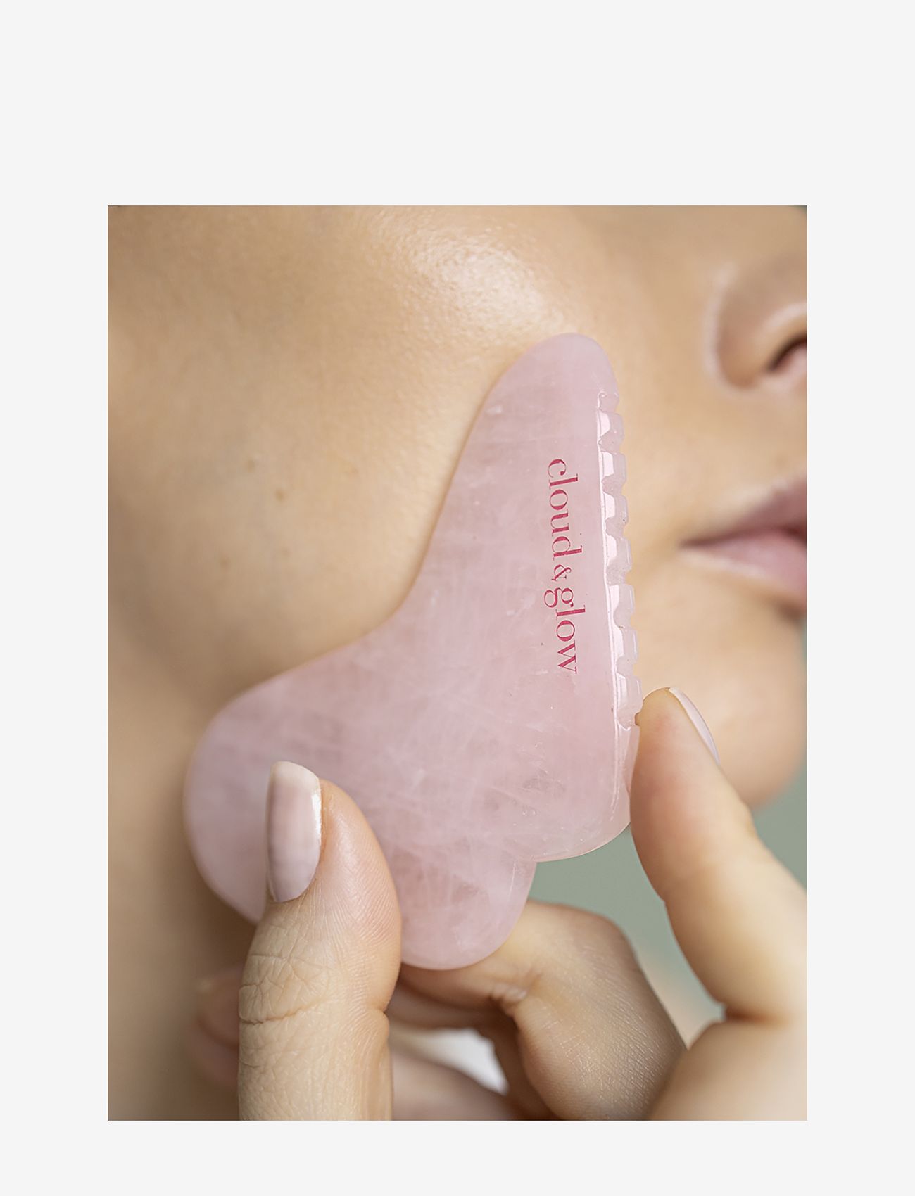Cloud & Glow - Butterfly Gua Sha Rose Quartz - gua sha & ansiktsroller - pink - 2