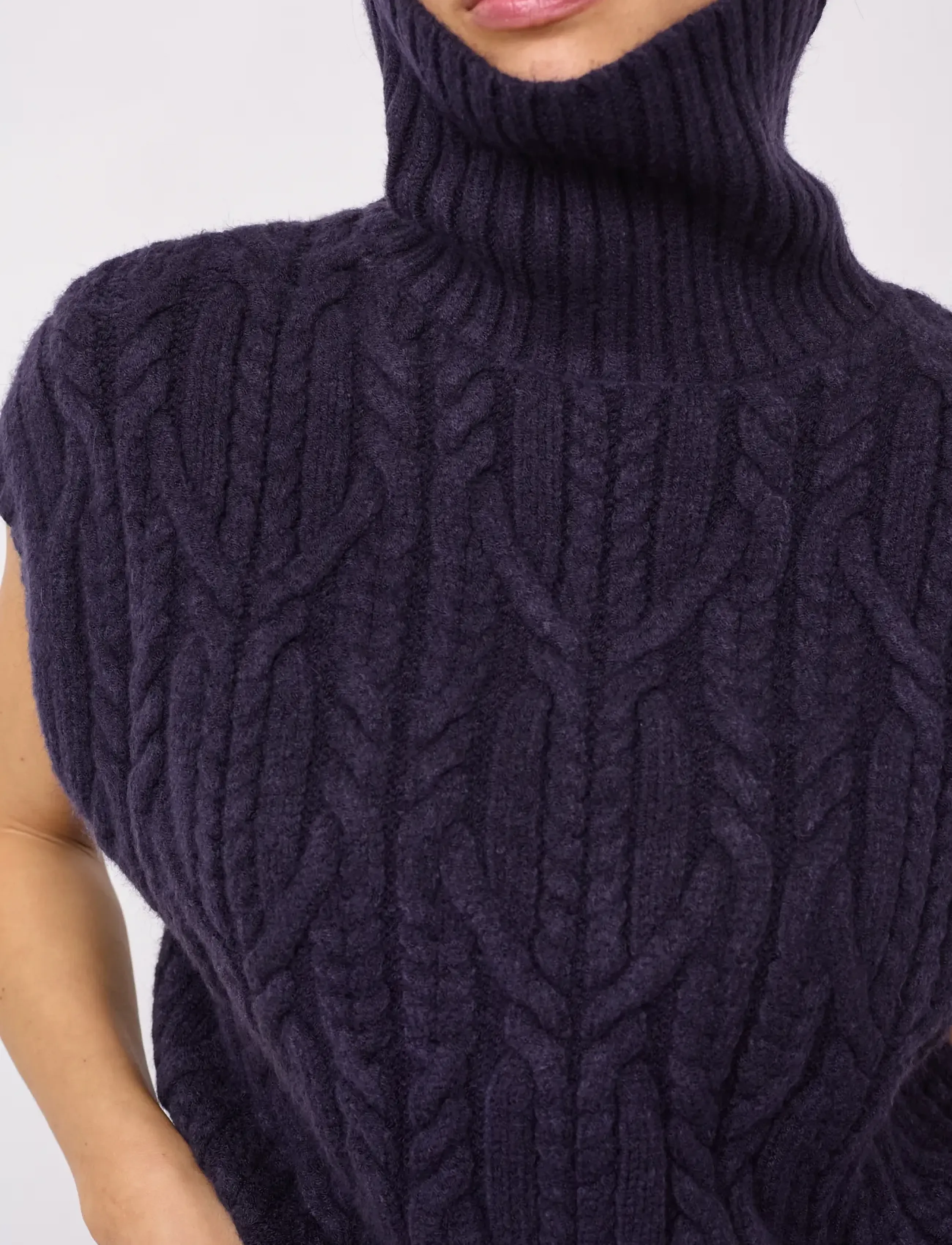 Co' Couture - 32222 RowCC Oversize Cable Knit Vest - kootud vestid - navy - 5