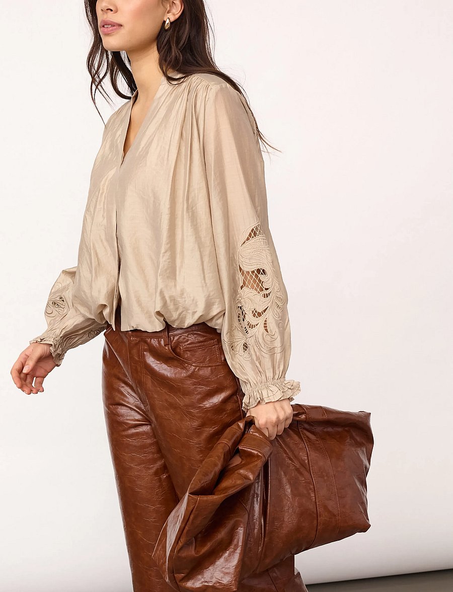 Co' Couture - DelinCC Balloon Emb Shirt - långärmade skjortor - mink - 3