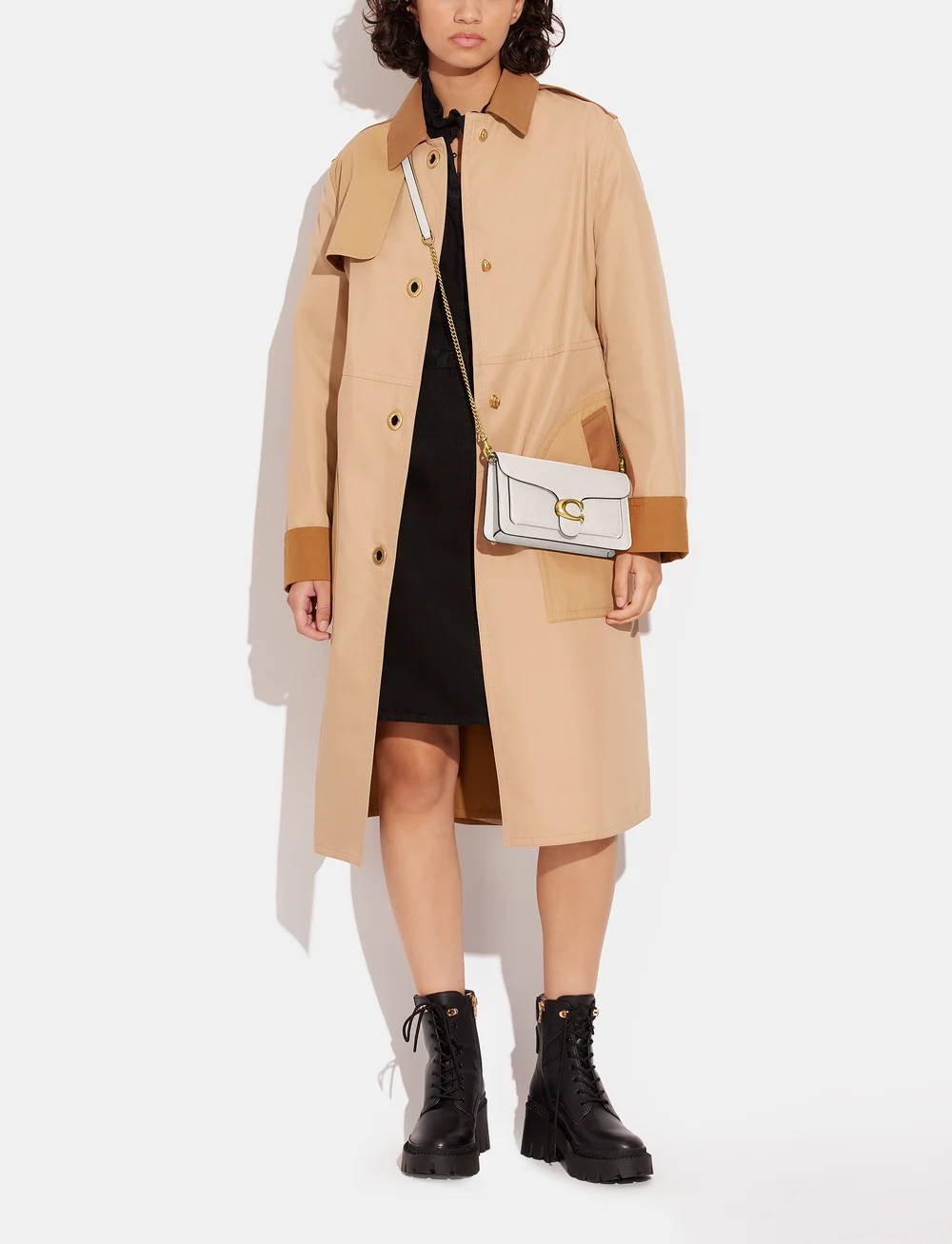 Coach - Polished Pebble Leather Tabby Chain Clutch - konfirmationstøj - white - 0