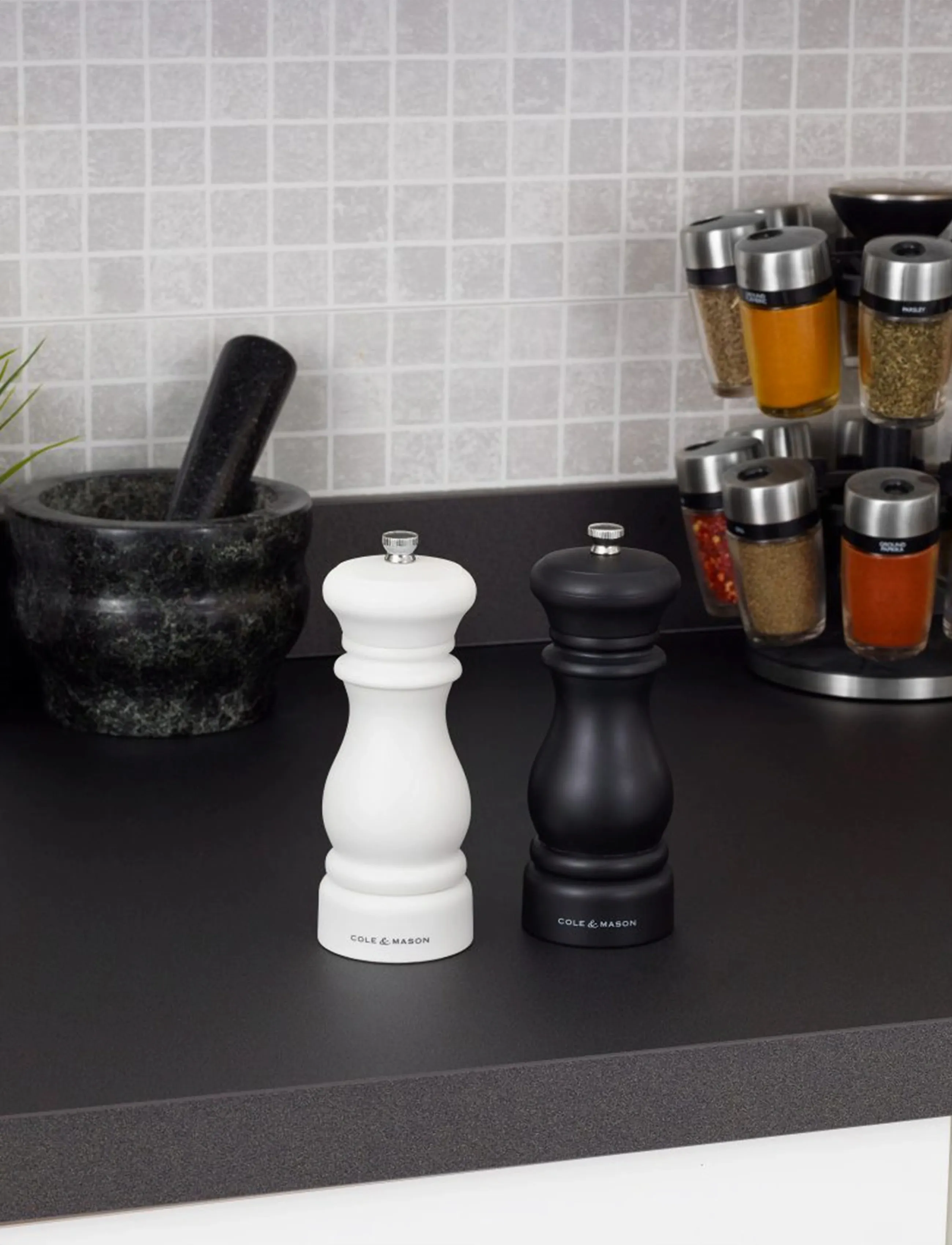 Cole & Mason - Southwold Plastic Capstan GS - Classic - salt & pepper grinders - black/white - 4