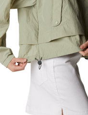 Columbia Sportswear - Paracutie Windbreaker - sports jackets - safari - 7