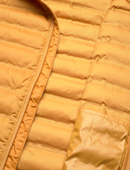 Columbia Sportswear - Out-Shield Hybrid Vest - friluftsjackor - raw honey - 4