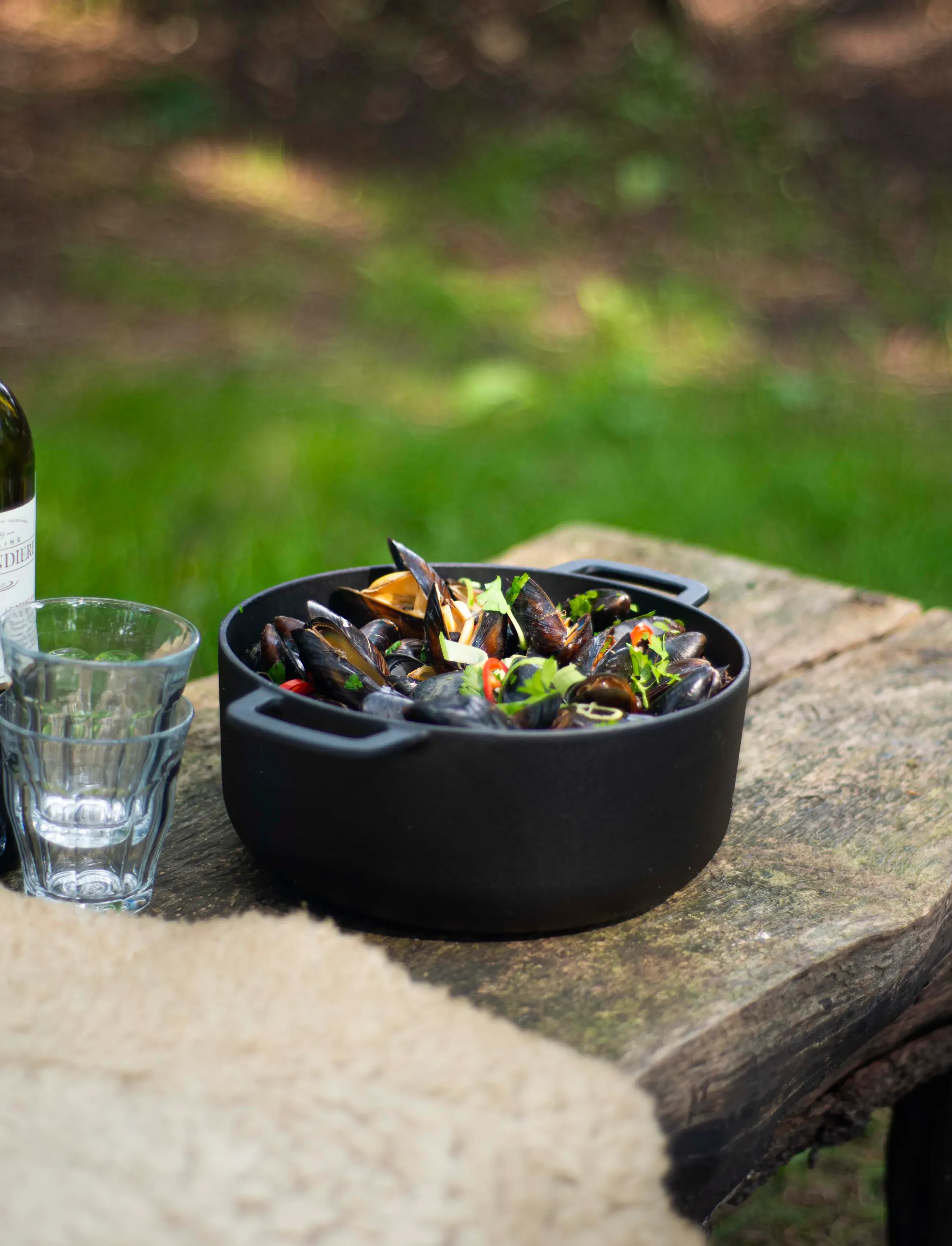 Combekk - Dutch Oven 24cm Enameled Recycled Cast Iron Black - gusseisen töpfe - black - 0