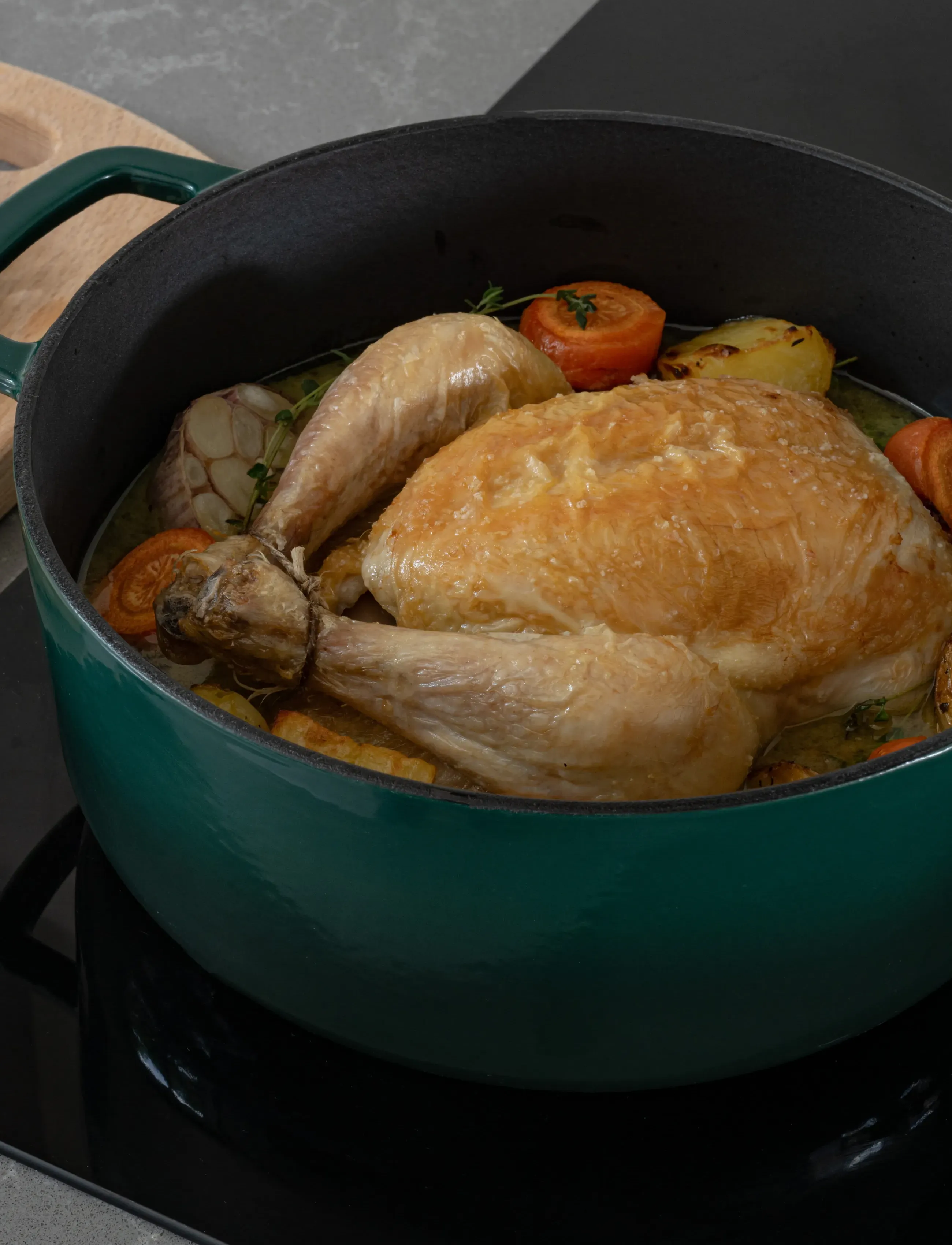 Combekk - Dutch Oven 24cm Enameled Recycled Cast Iron Holly Green with gold knob - gusseisen töpfe - green - 0