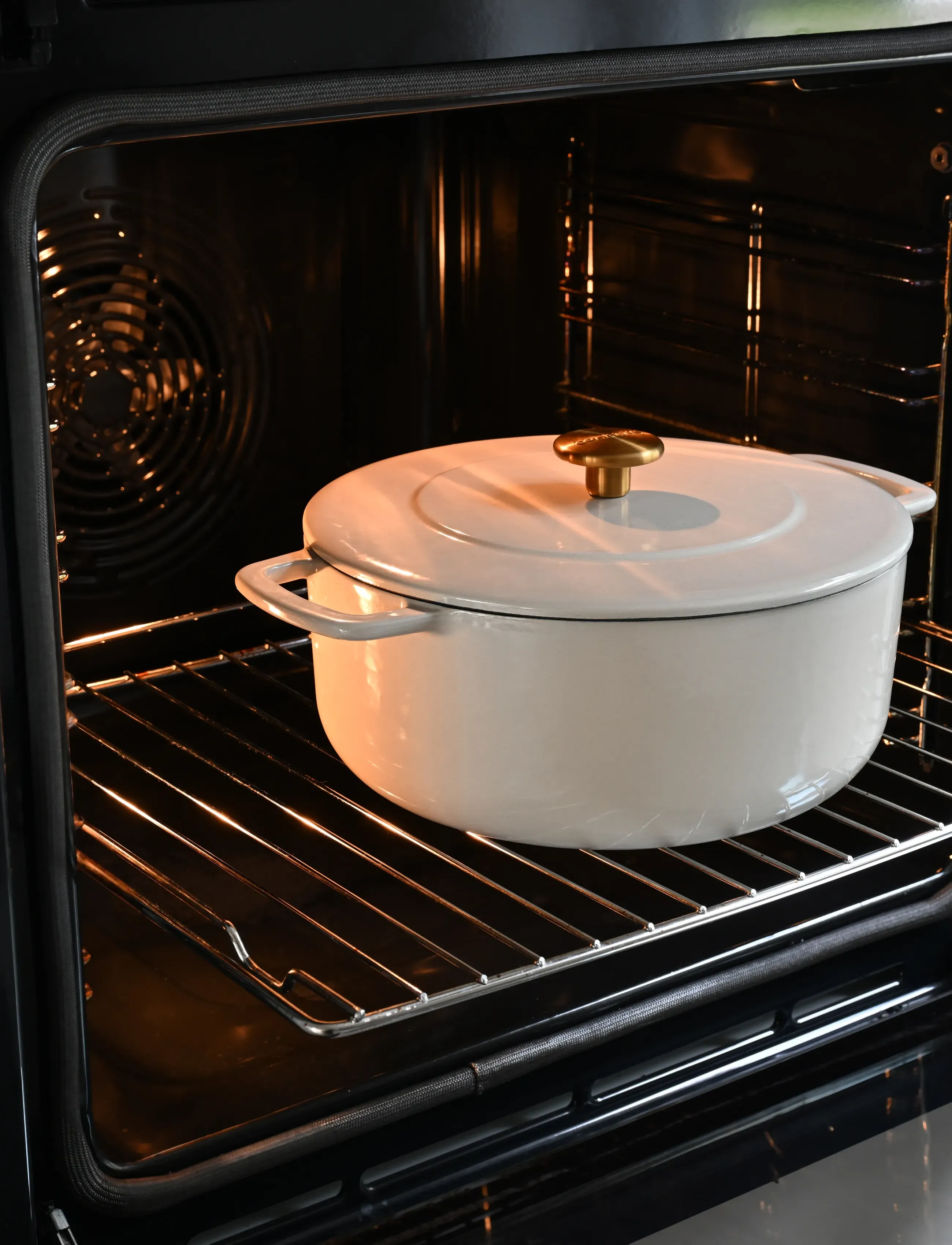 Combekk - Dutch Oven 24cm Enameled Recycled Cast Iron Sand with gold knob - gjutjärnsgrytor - creme - 0