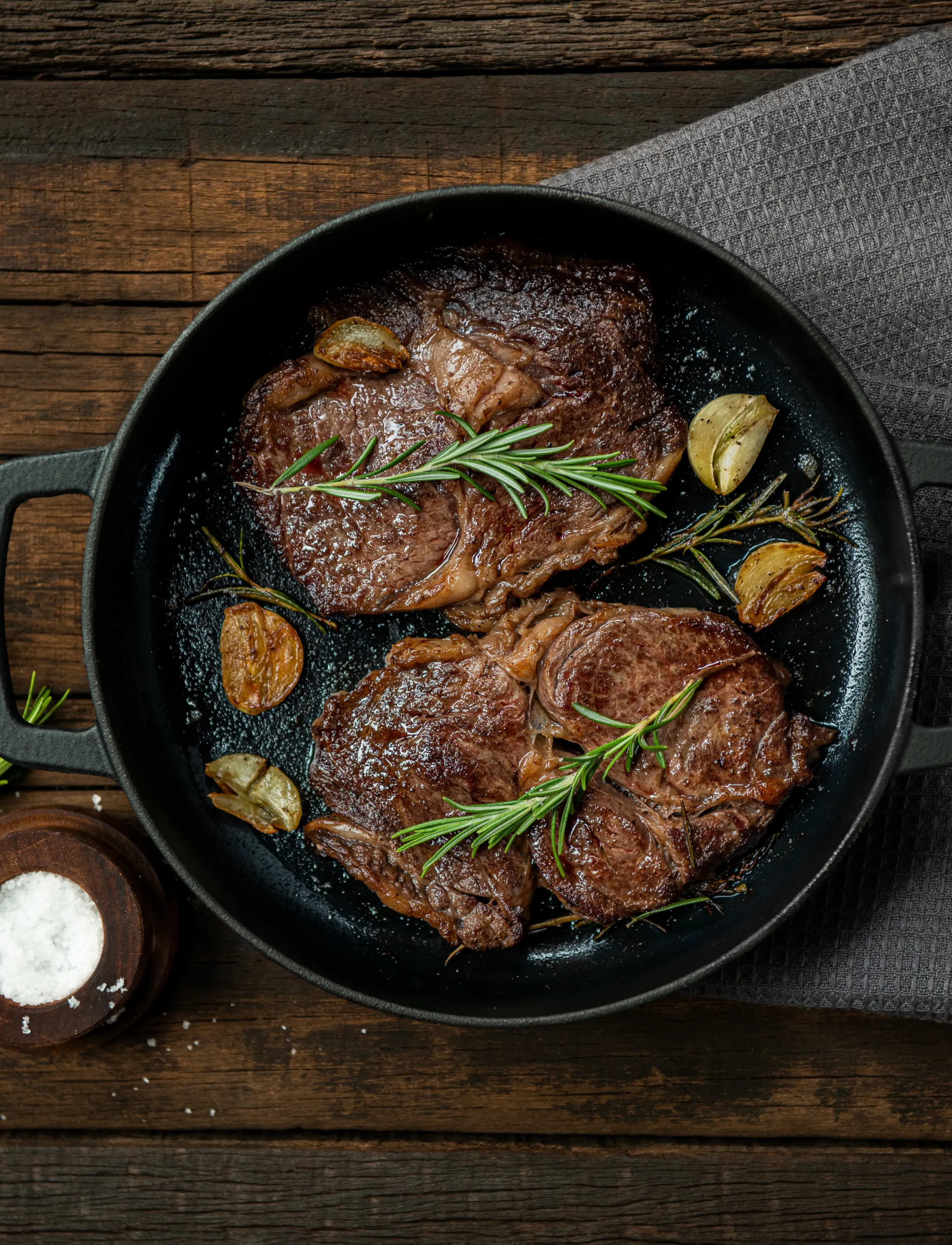 Combekk - Skillet 28cm Enameled Recycled Cast Iron Matt Black - gusseisen töpfe - black - 4