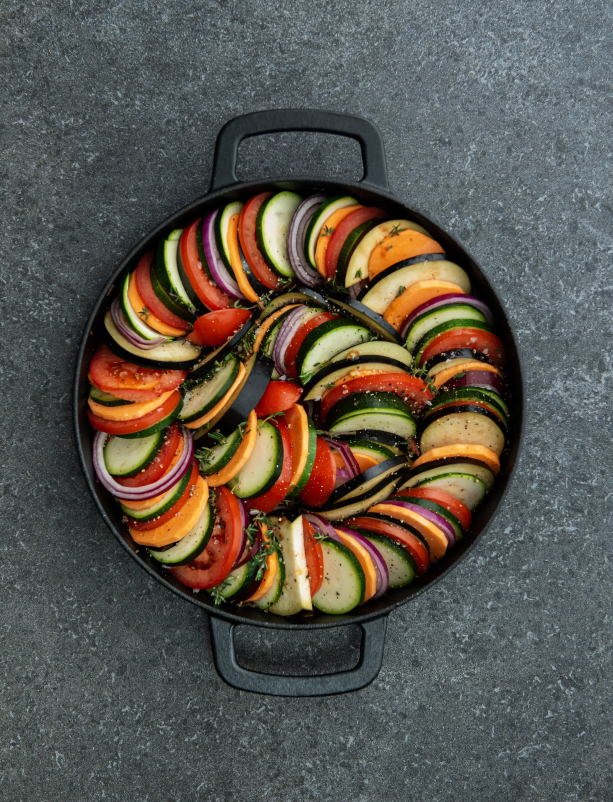 Combekk - Skillet 28cm Enameled Recycled Cast Iron Matt Black - gusseisen töpfe - black - 5