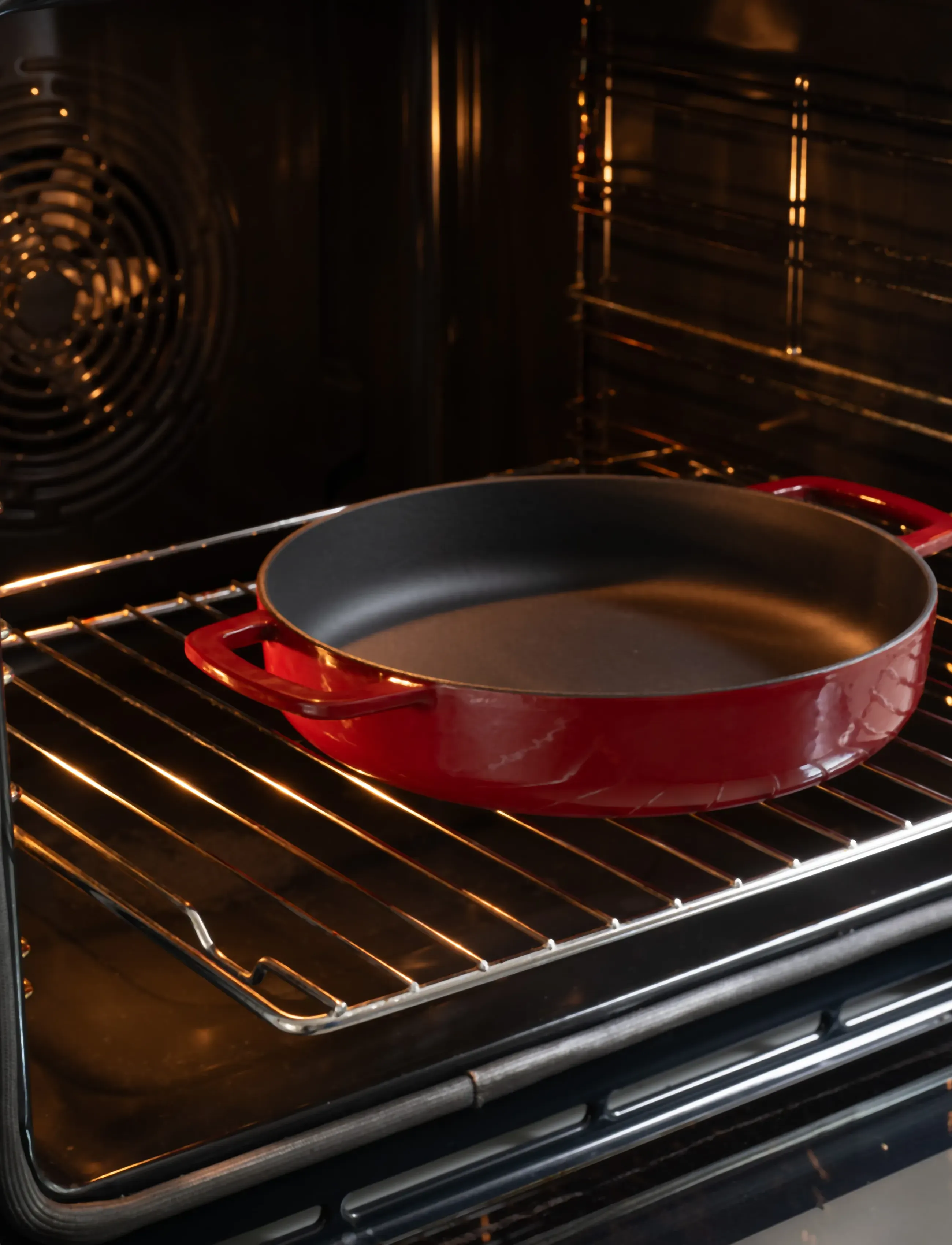 Combekk - Skillet 28cm Enameled Recycled Cast Iron Bordeaux - gusseisen töpfe - red - 0