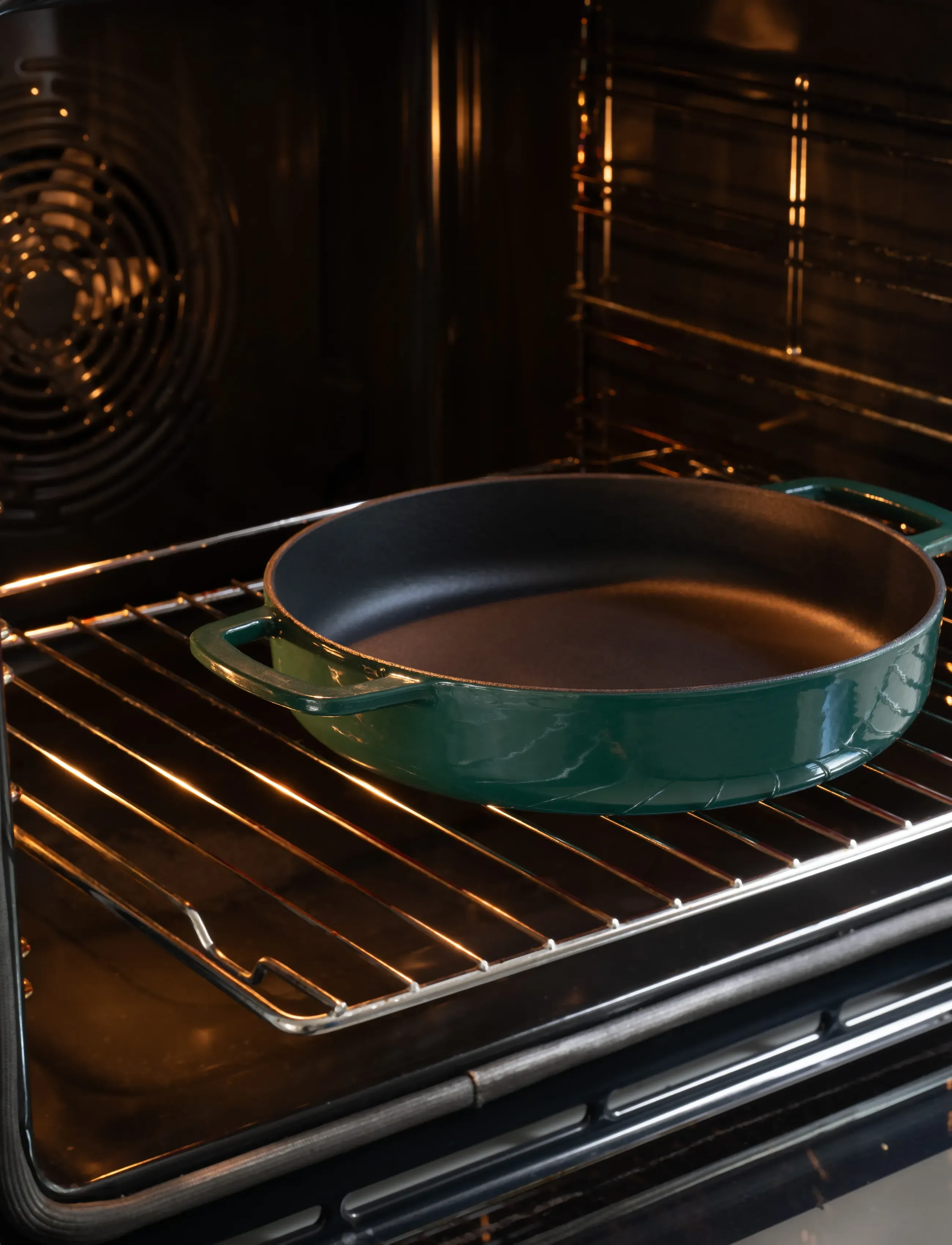 Combekk - Skillet 28cm Enameled Recycled Cast Iron Holly Green - gusseisen töpfe - green - 0