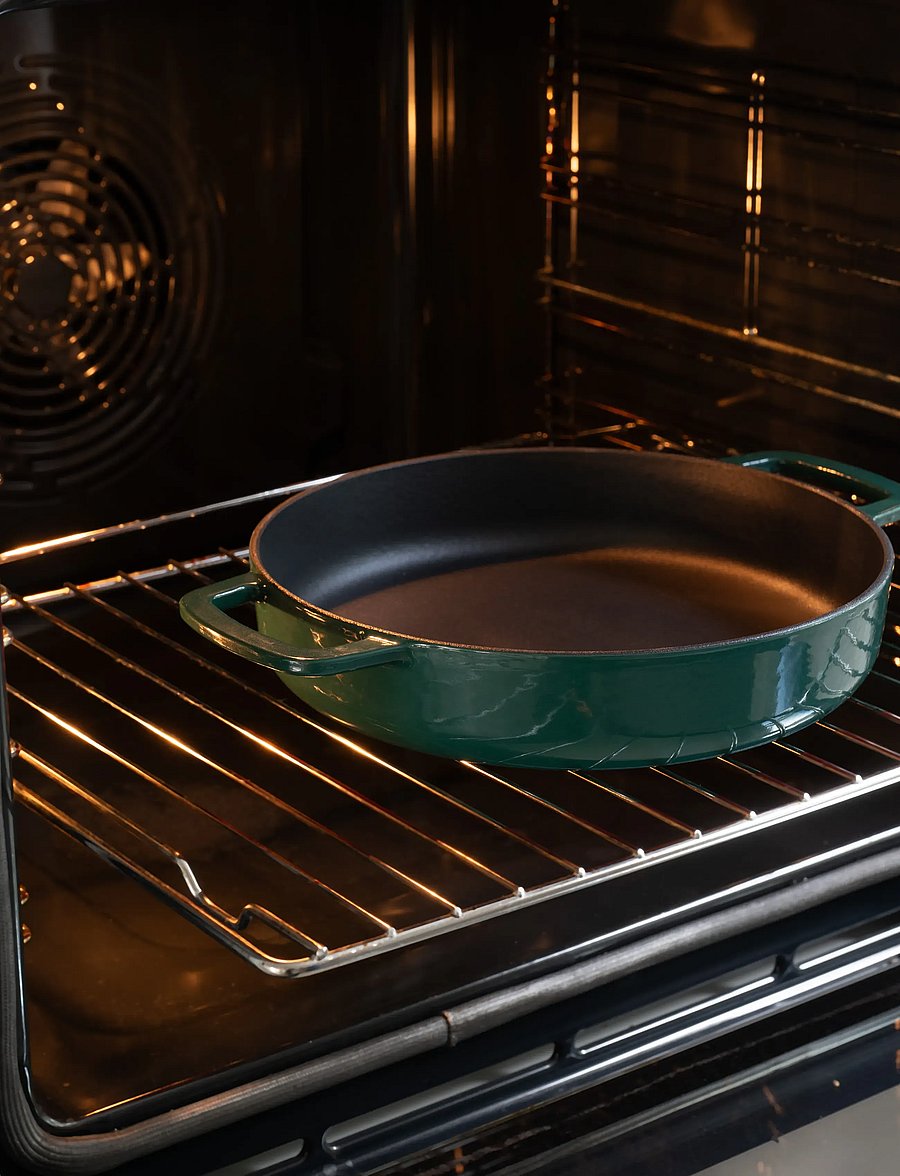 Combekk - Skillet 28cm Enameled Recycled Cast Iron Holly Green - gusseisen töpfe - green - 0