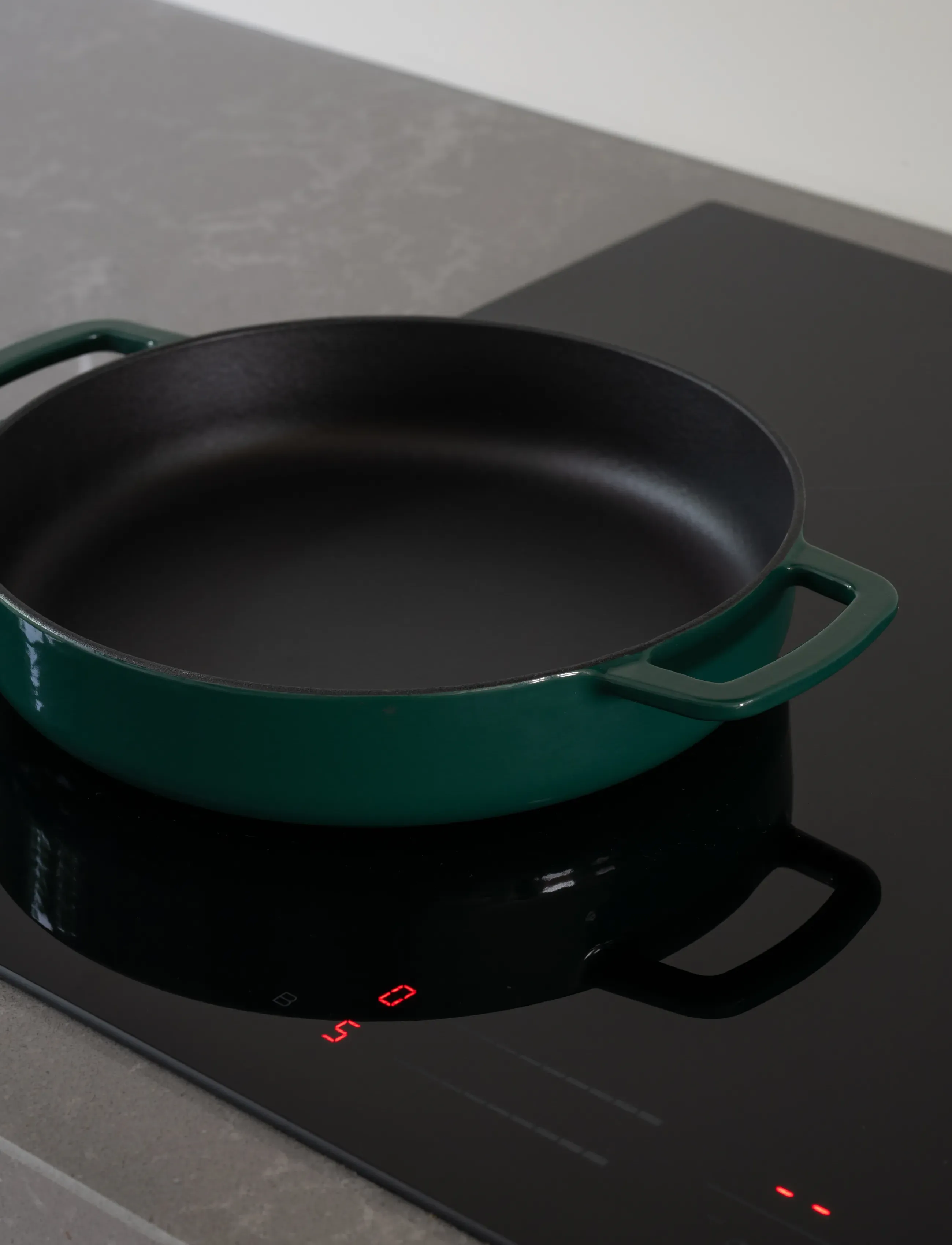 Combekk - Skillet 28cm Enameled Recycled Cast Iron Holly Green - gusseisen töpfe - green - 4