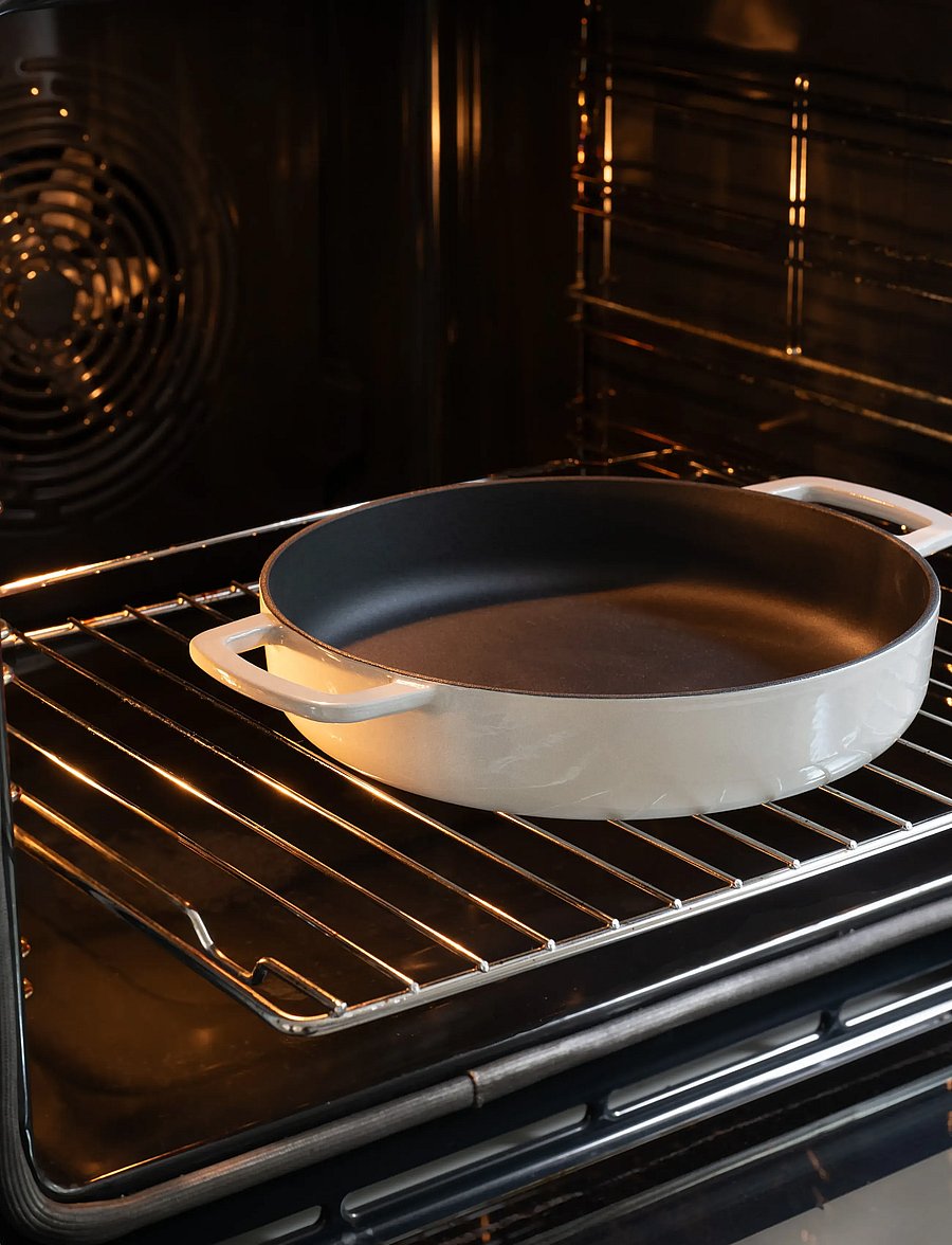 Combekk - Skillet 28cm Enameled Recycled Cast Iron Sand - gusseisen töpfe - creme - 0