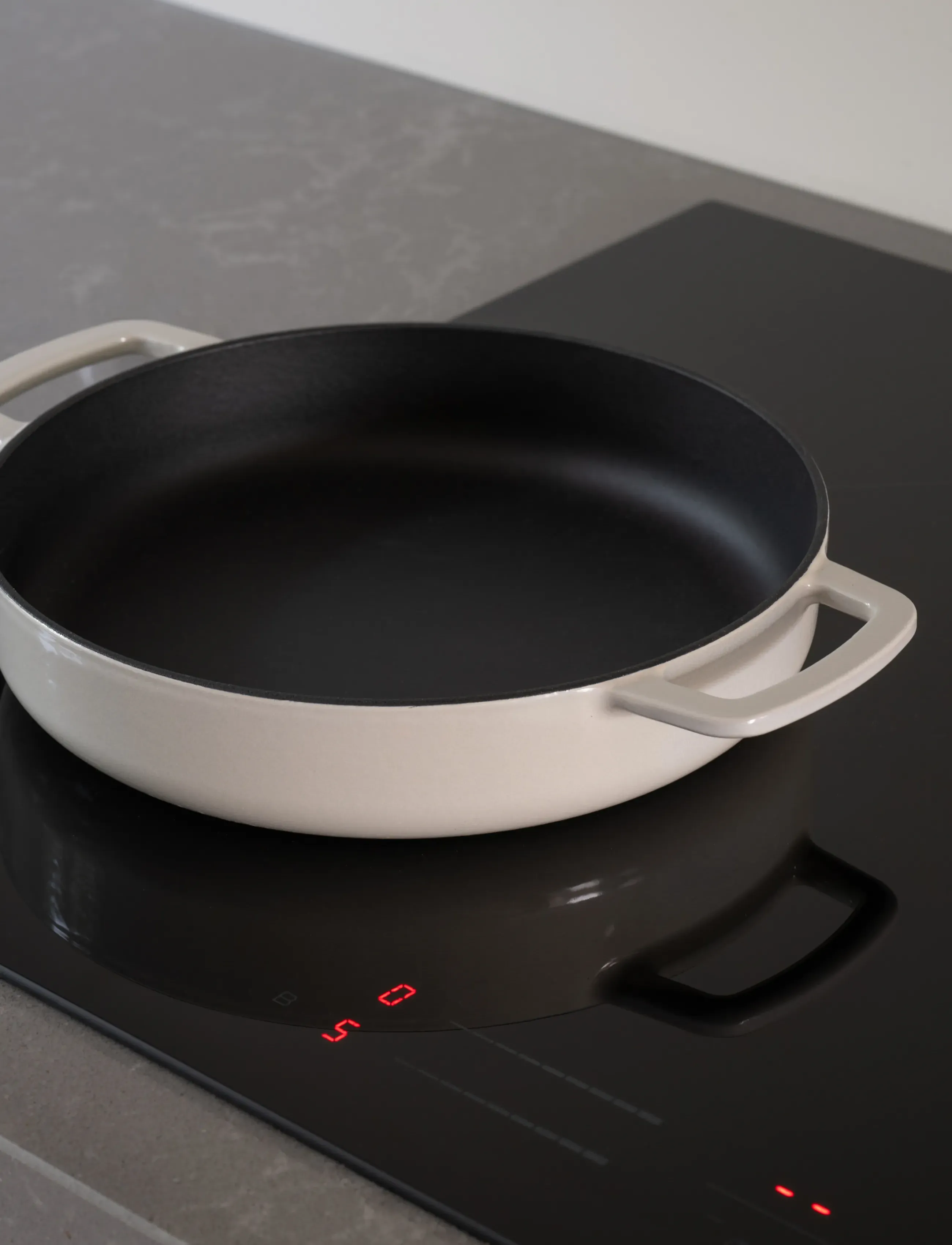 Combekk - Skillet 28cm Enameled Recycled Cast Iron Sand - gusseisen töpfe - creme - 4
