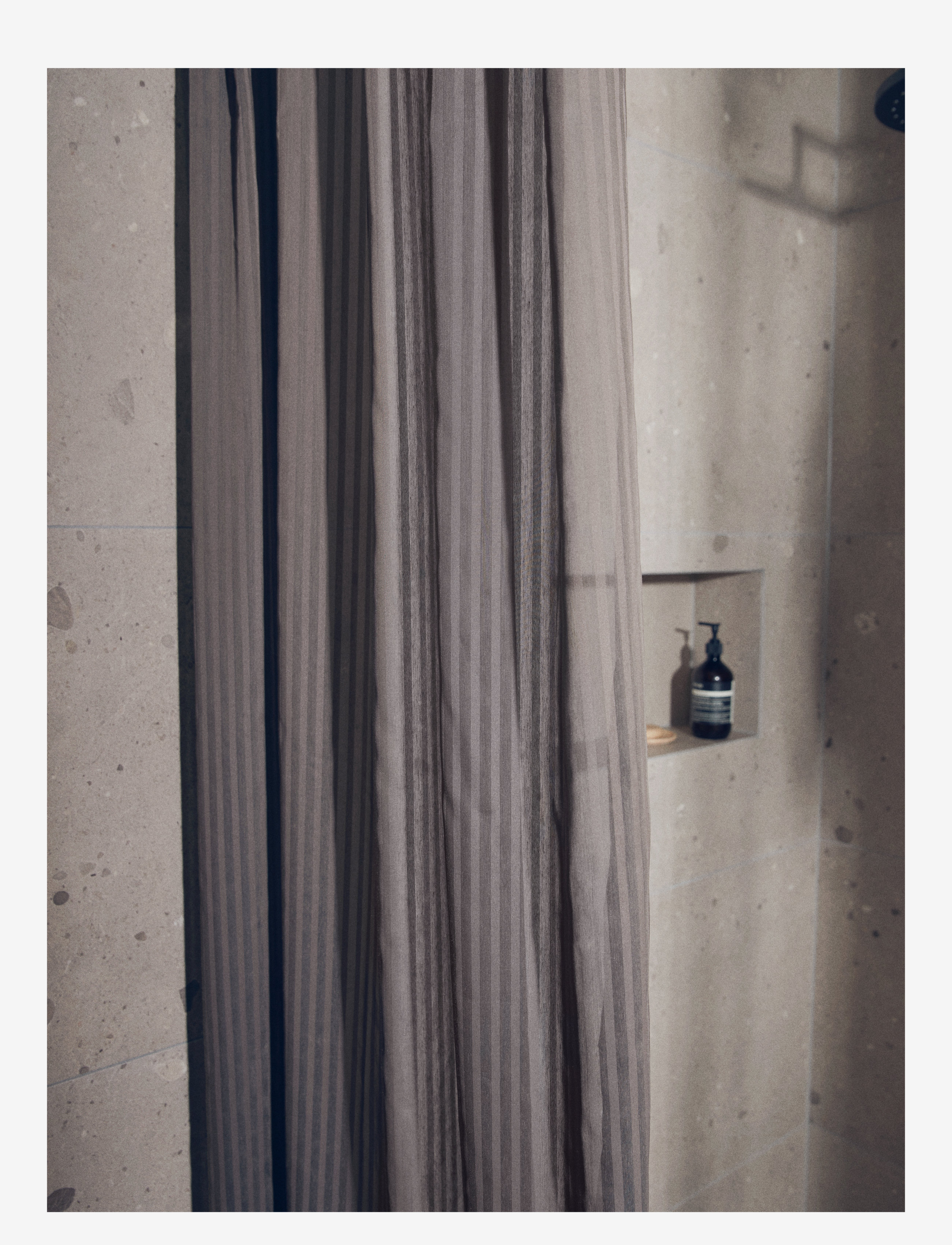 compliments - Lines shower curtain w/eyelets 200 cm - dušikardinad - brown - 1