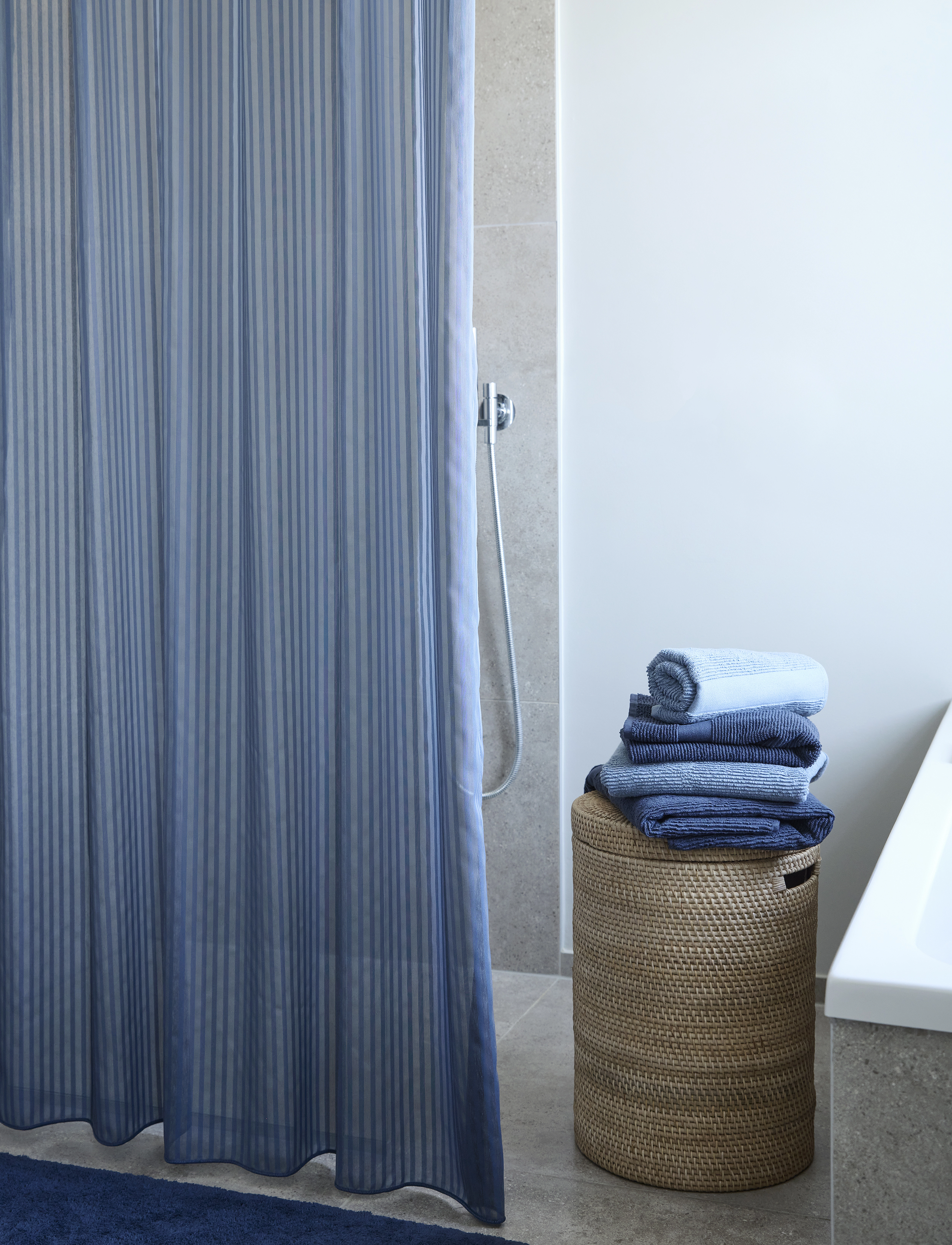 compliments - Lines shower curtain w/eyelets 200 cm - badeforhæng - sea blue - 2