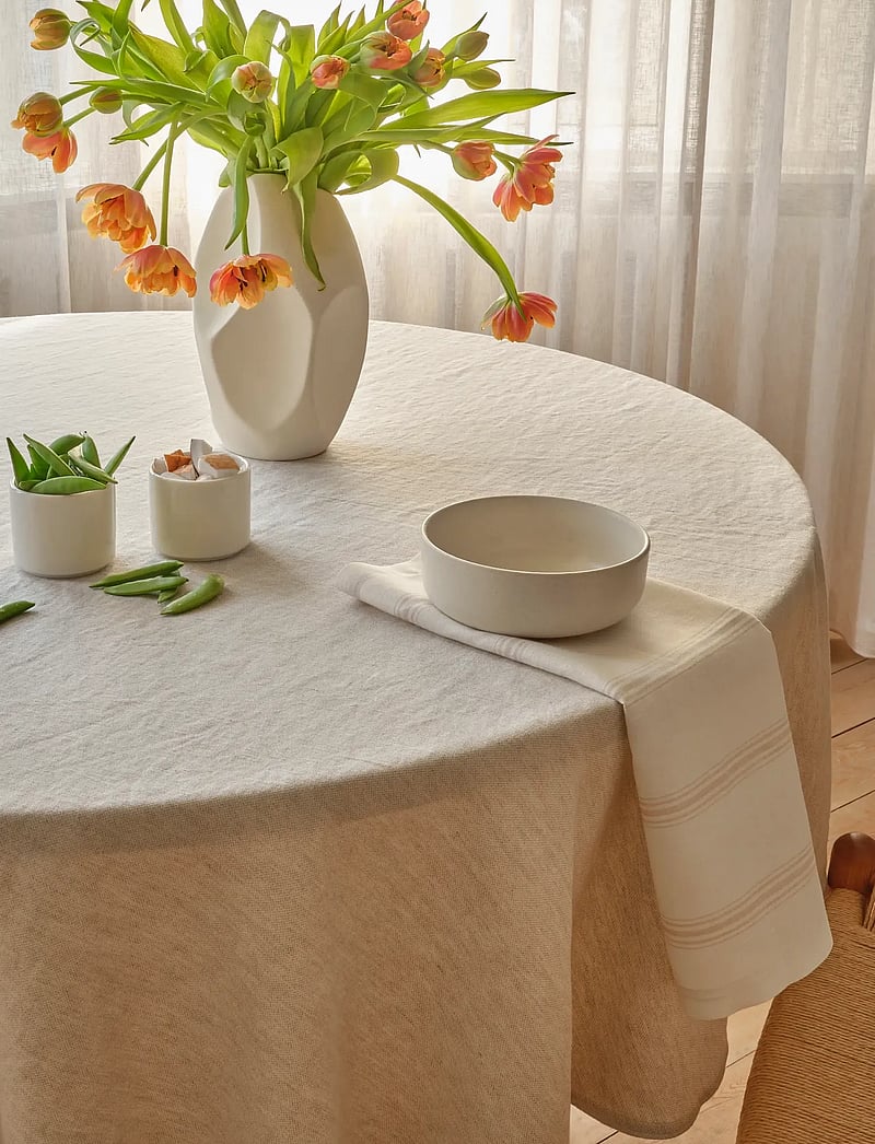 compliments - Arles Table Cloth - tischdecken & tischläufer - linen - 2