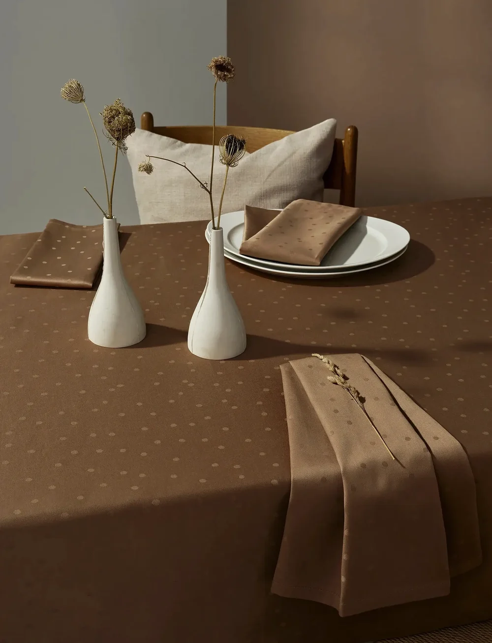 compliments - Confetti Damask Table Cloth - duge & bordløbere - walnut - 2