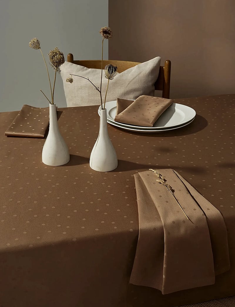 compliments - Confetti Damask Table Cloth - køb efter pris - walnut - 2