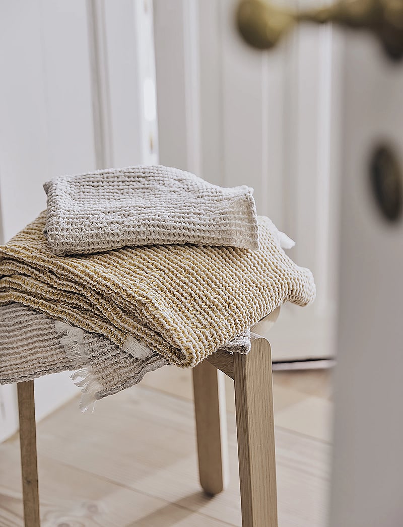 compliments - Como Towel 60x100 cm - gæstehåndklæder - mustard - 1