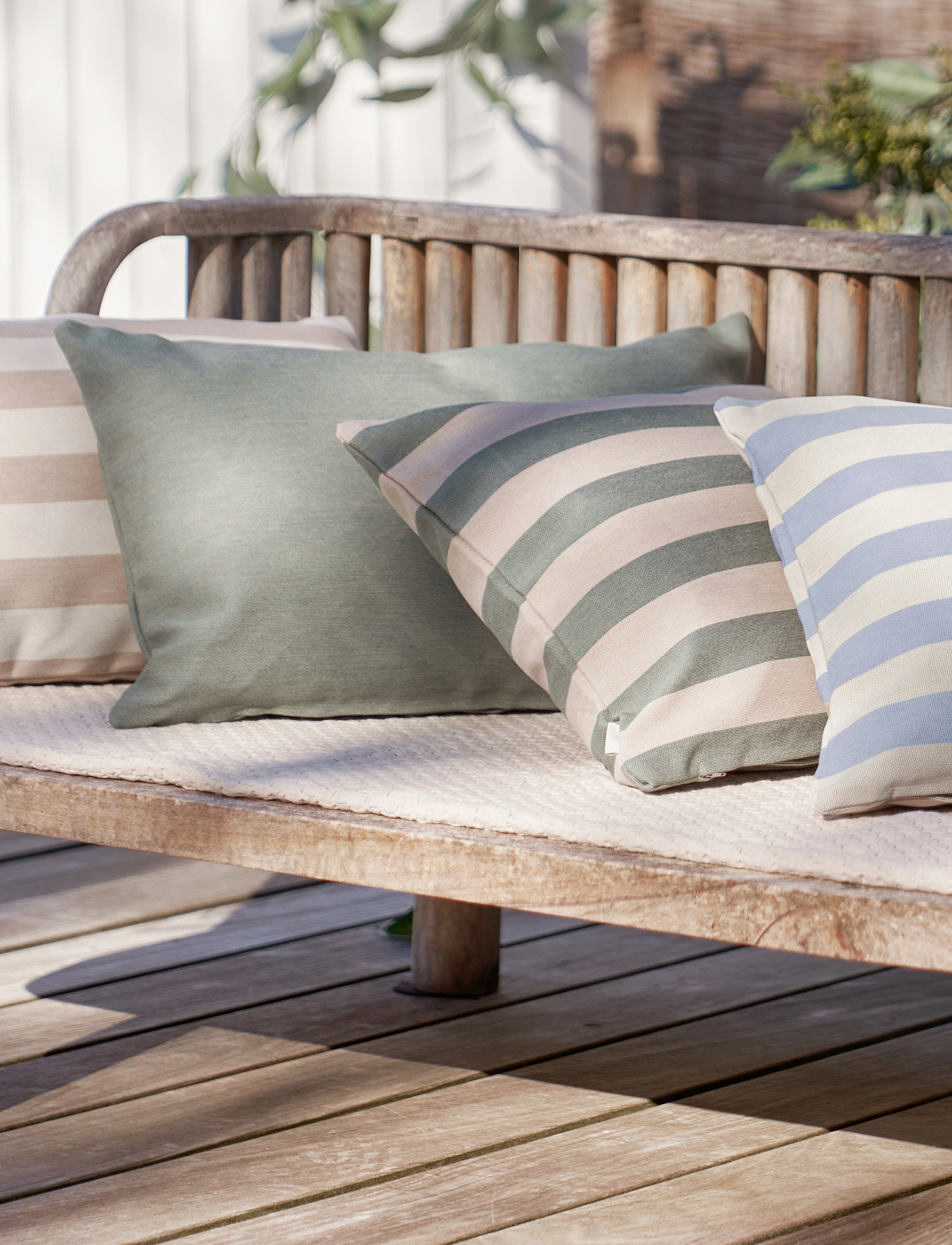 compliments Outdoor Stripe Cushion, 40X60 cm, Cushions & Blankets, Grün - Cushions, Homeware