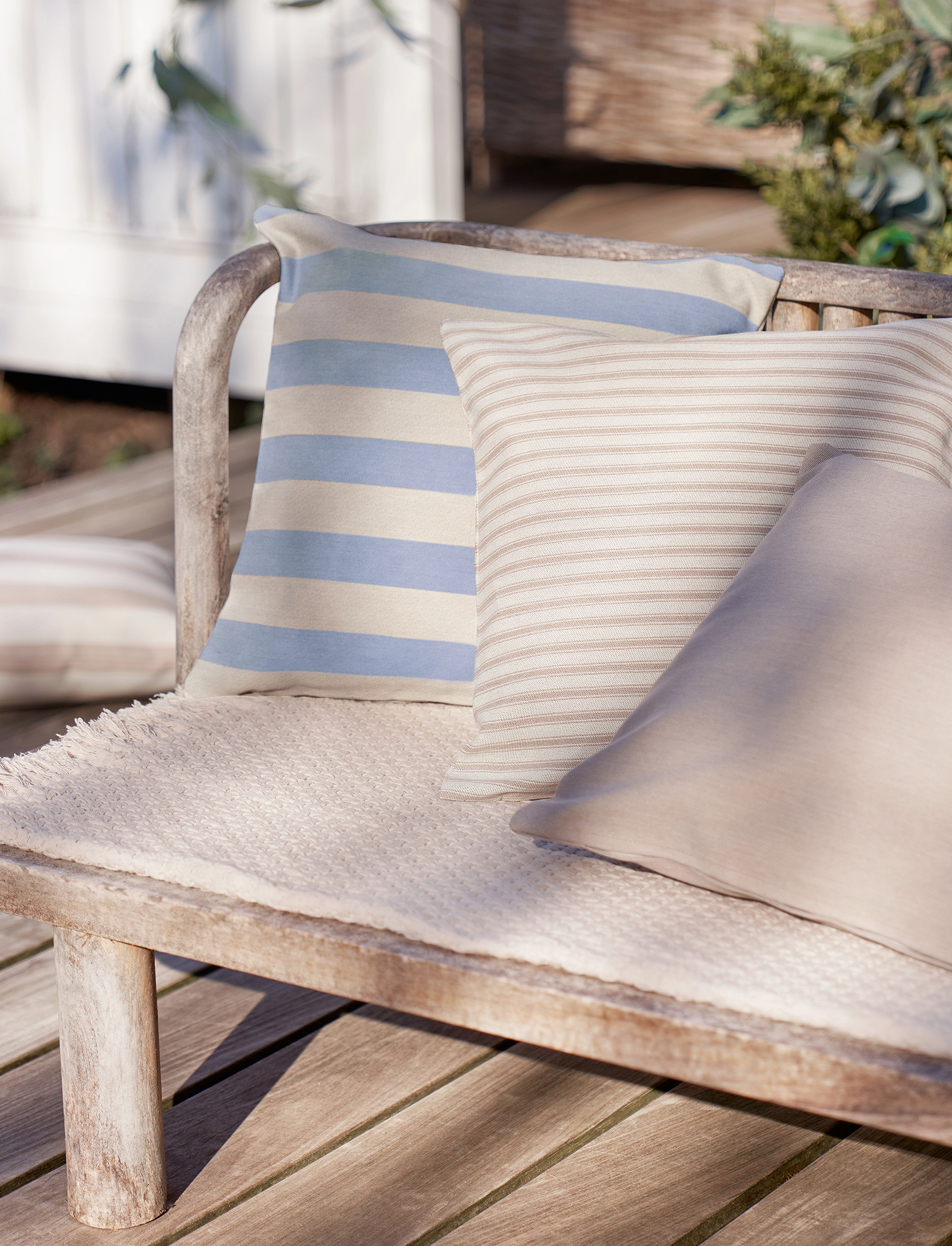 compliments - Outdoor Fine Stripe Cushion - dekoratyvinės pagalvėlės - beige - 2