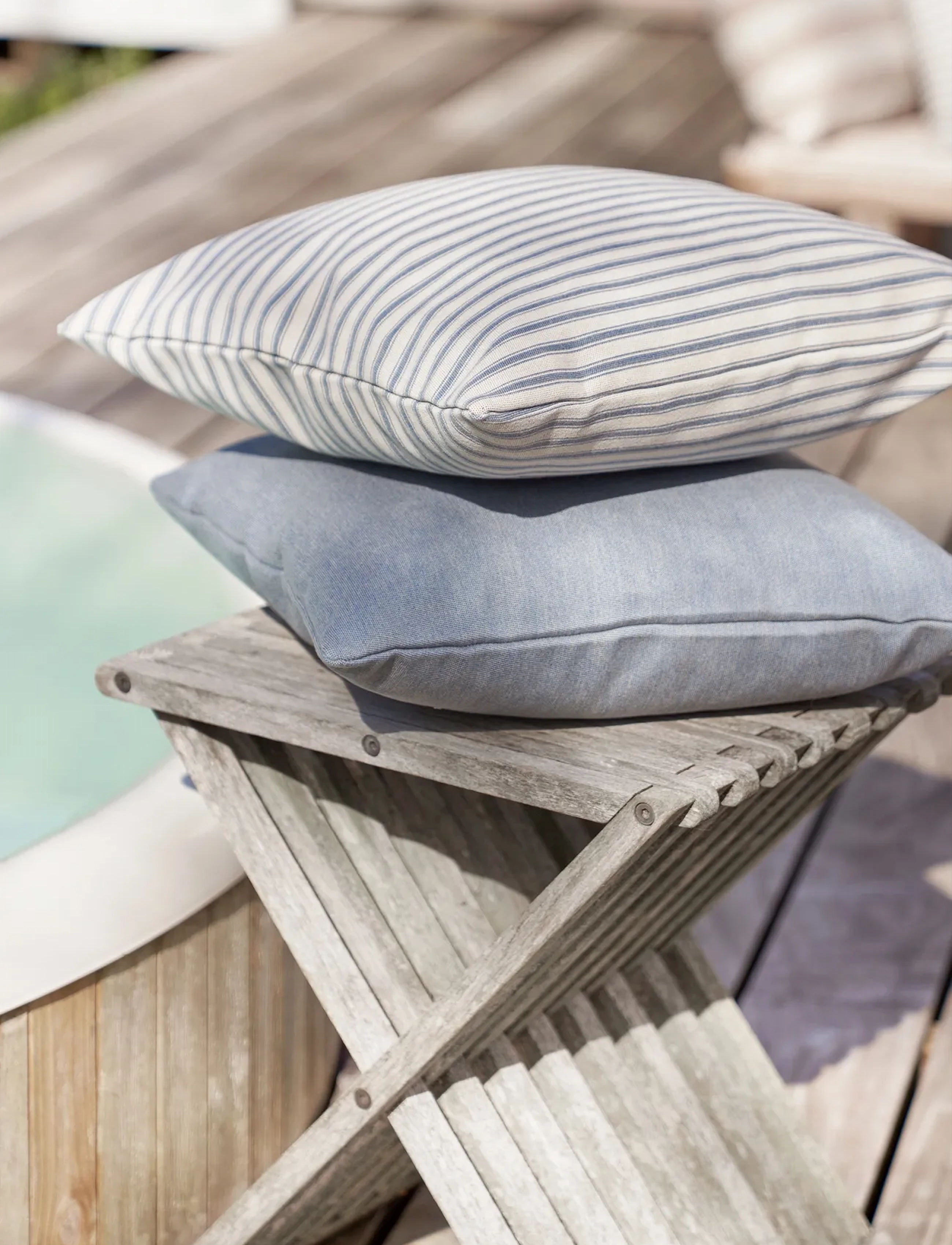 compliments - Outdoor Fine Stripe Cushion - kissen - dusty blue - 2