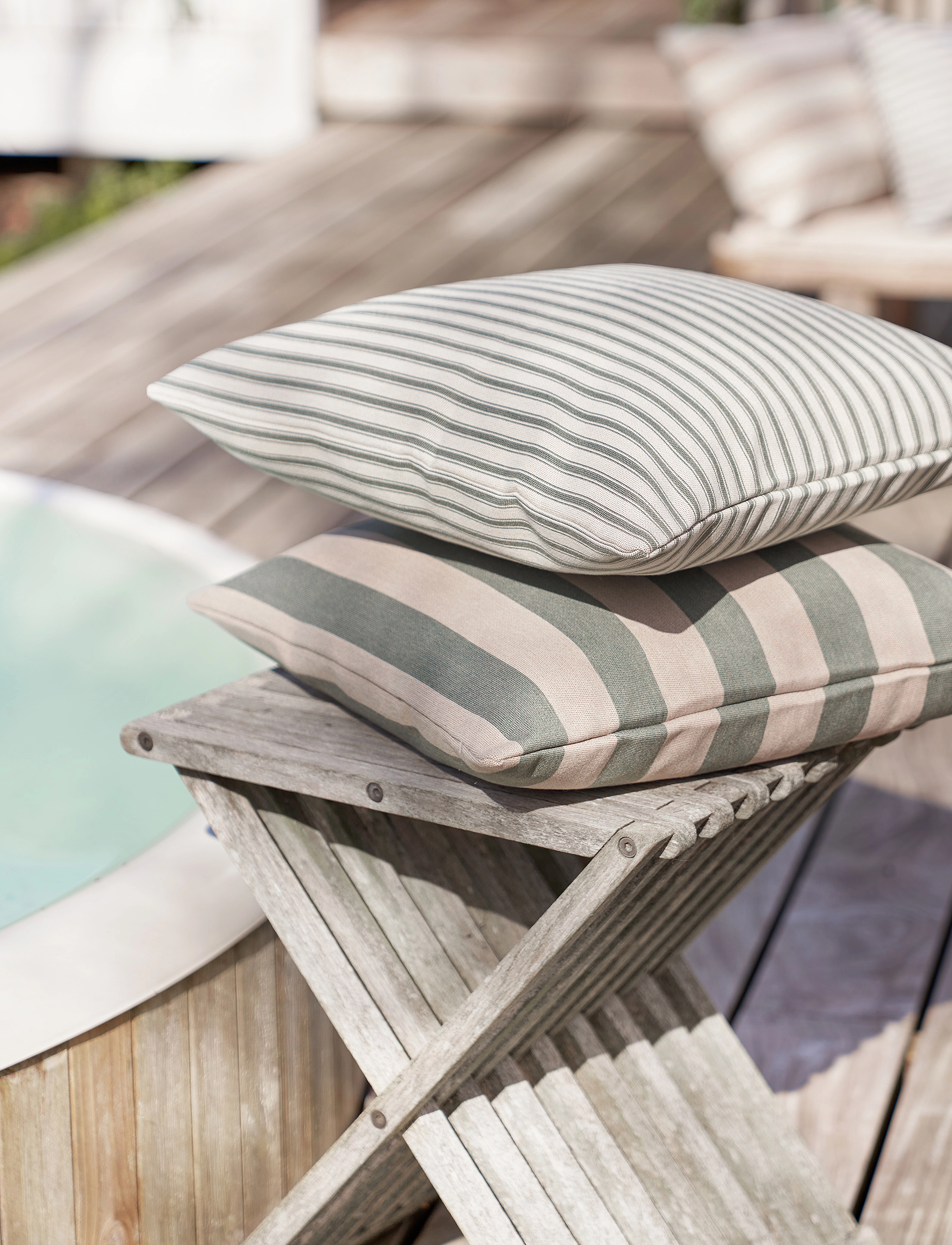 compliments Outdoor Fine Stripe Cushion, 45X45 cm, Green, Puder & Tæpper > Puder, Unisex