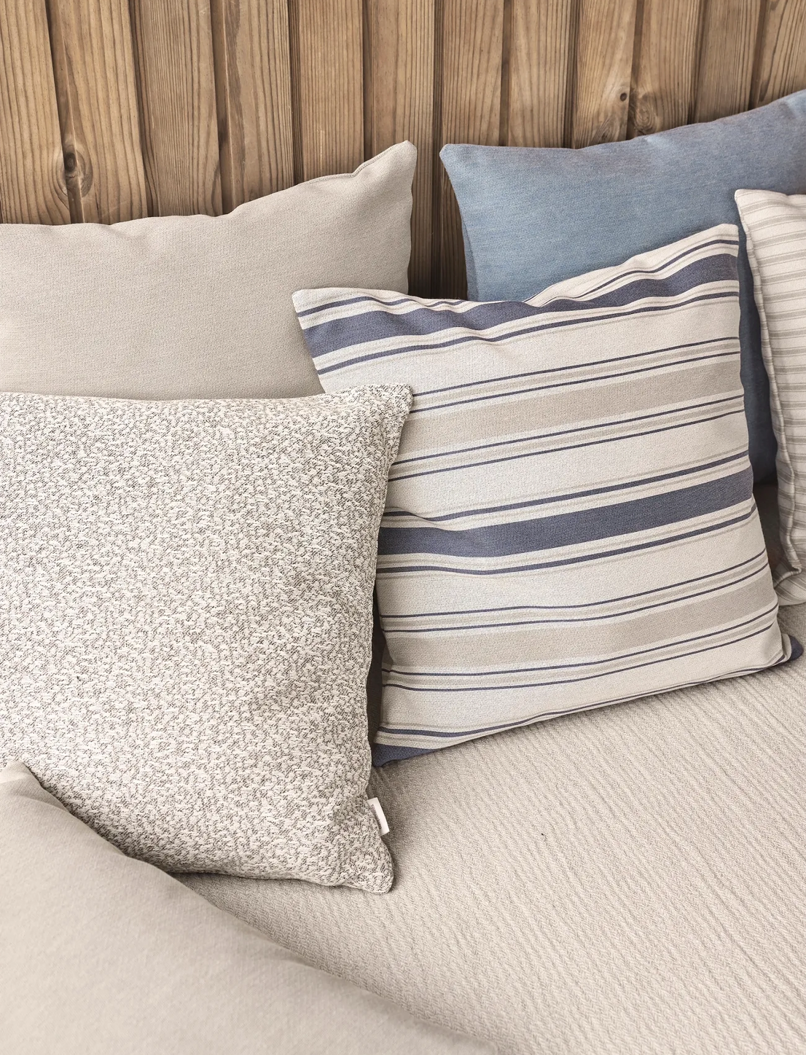compliments Outdoor Multi Stripe, 45X45 cm, Multi/patterned, Puder & Tæpper > Puder, Unisex