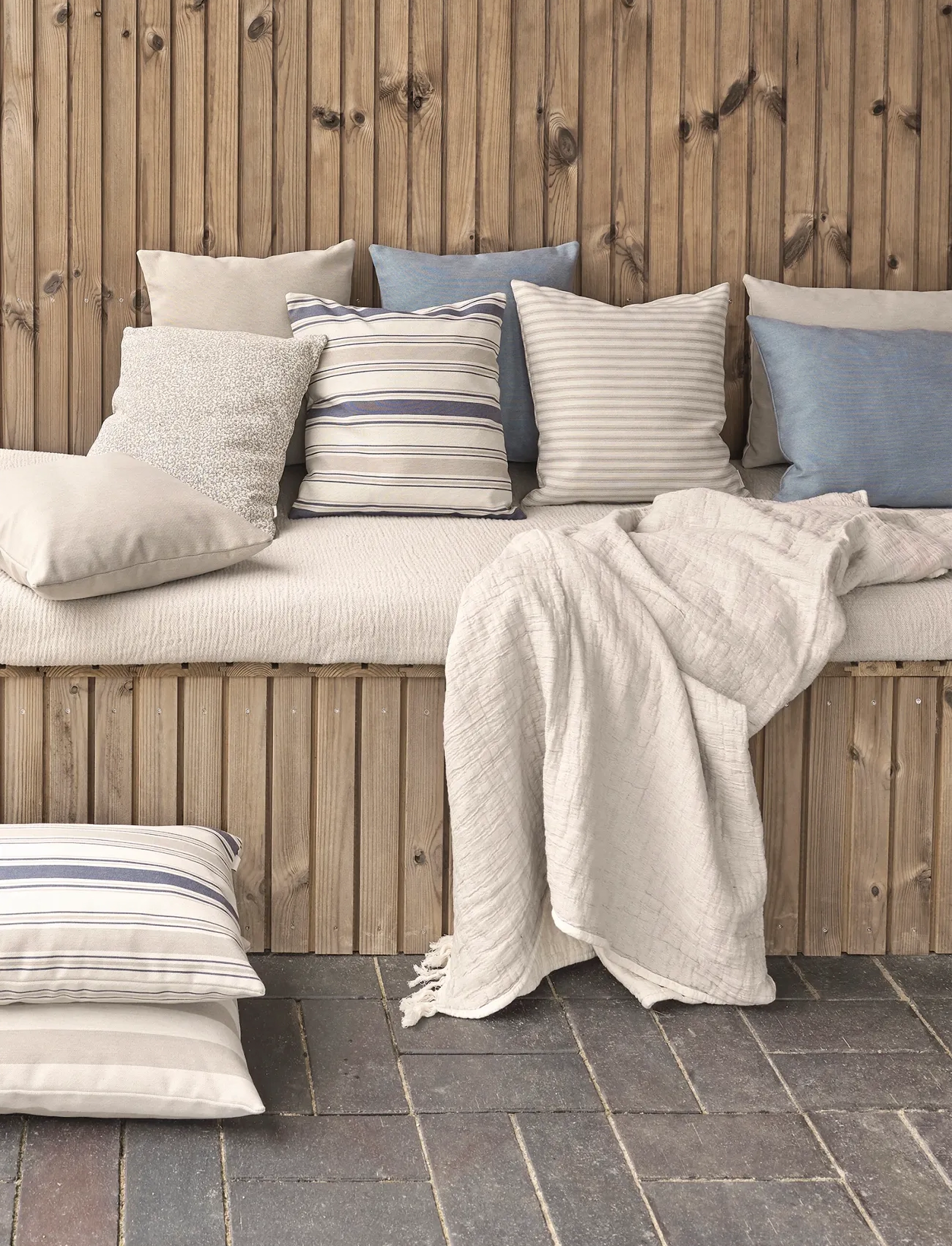 compliments Outdoor Multi Stripe, 40X60 cm, Multi/patterned, Puder & Tæpper > Puder, Unisex