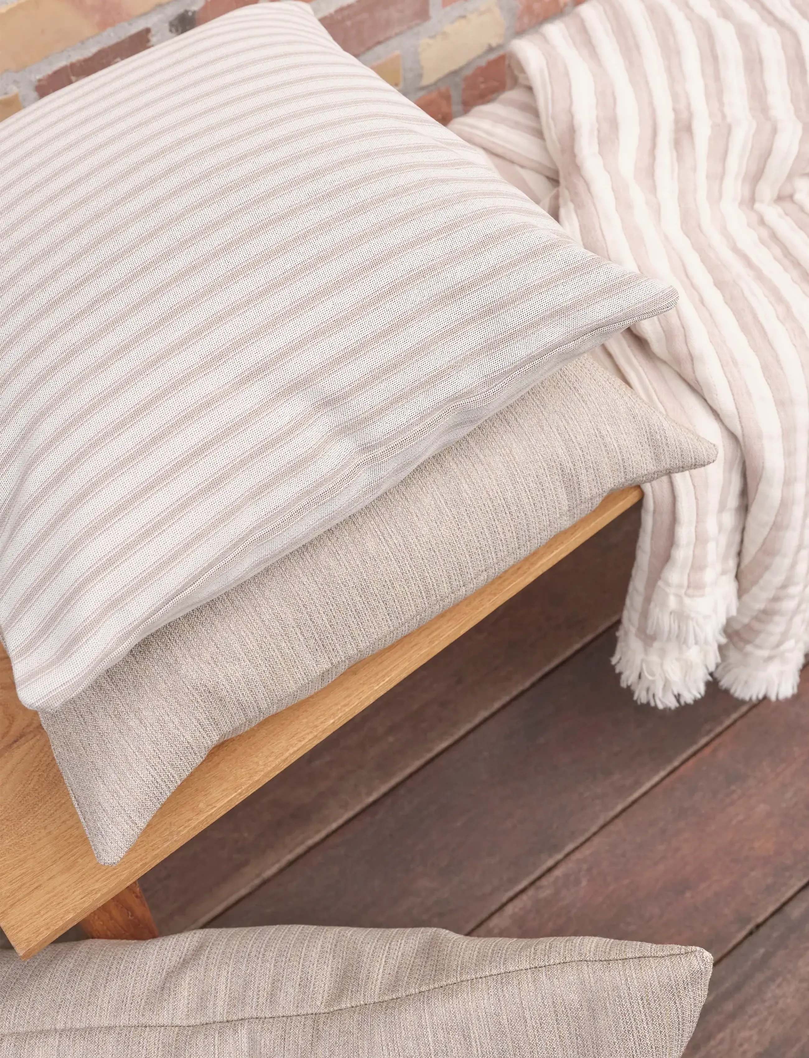 compliments Outdoor Isla Cushion, 45X60 cm, Cushions & Blankets, Creme - Cushions, Homeware