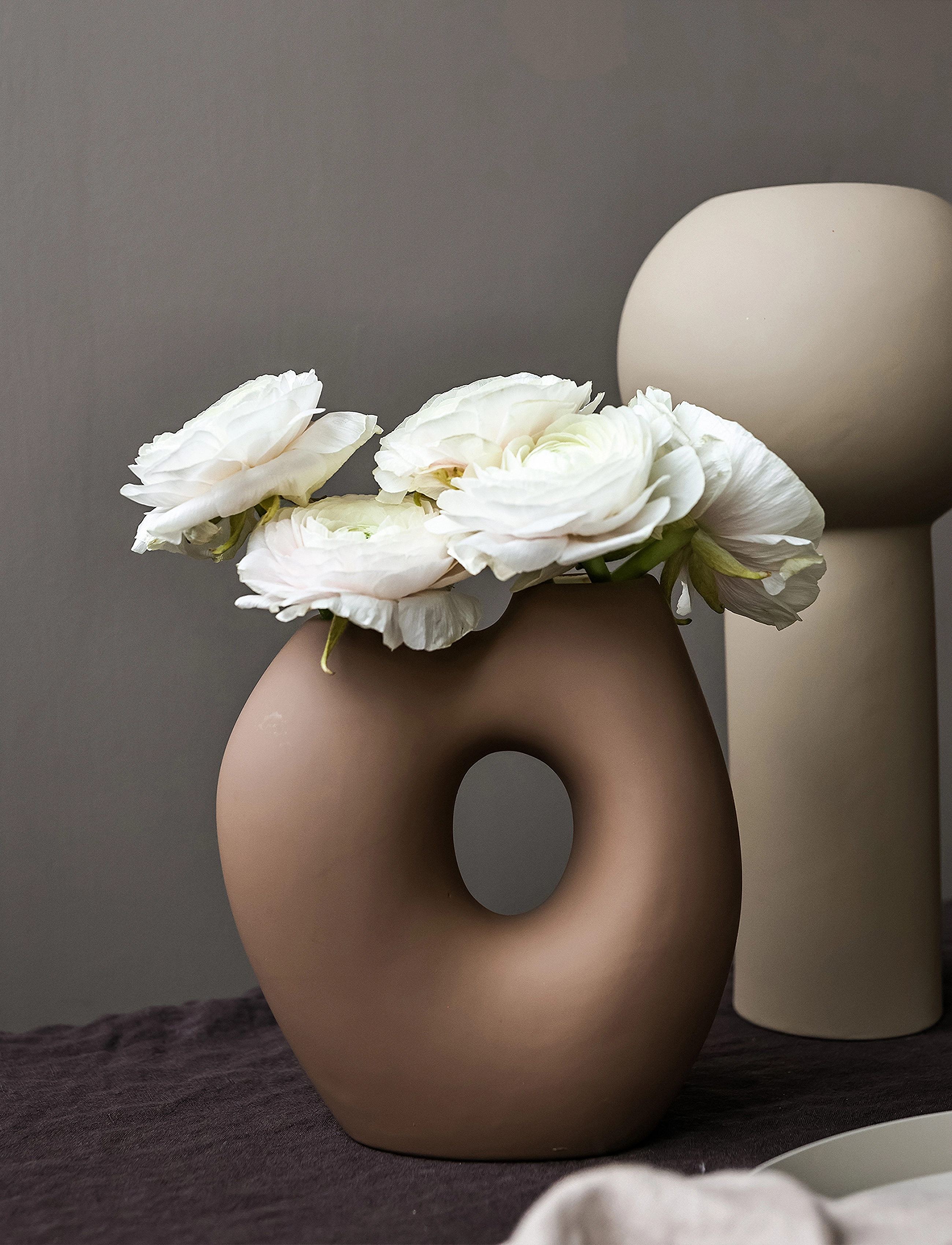 Cooee Design Frodig Vase, H20 cm, Vases, Braun - Big Homeware