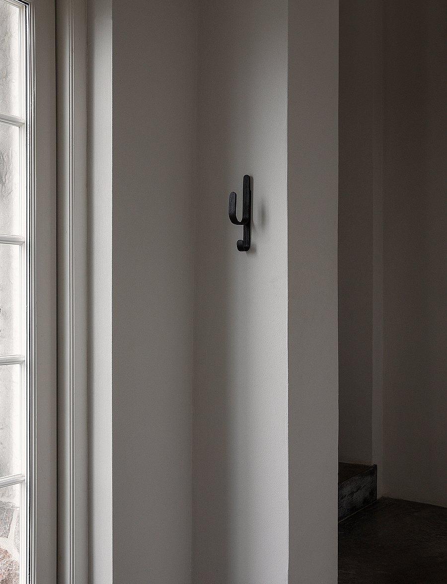 Cooee Design - Woody Hook One - madalaimad hinnad - black stained oak - 1