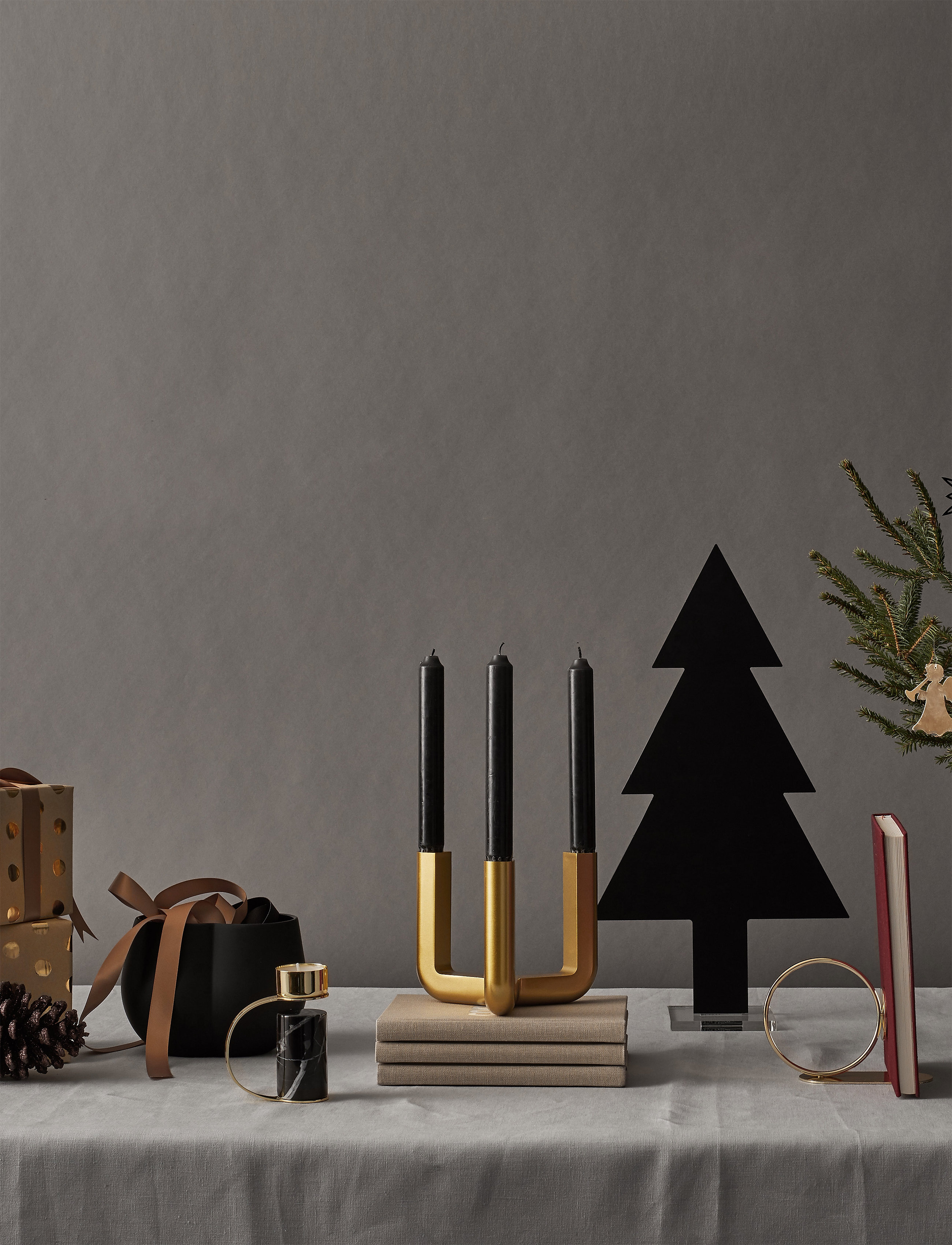 Cooee Design Heavy Tealight Carrara, One Size, Candlesticks & Lanterns, Schwarz - Candlesticks, Homeware