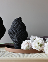 Cooee Design - Isla 20cm - porcelain figurines & sculptures - black - 1