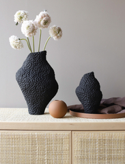 Cooee Design - Isla 20cm - porcelain figurines & sculptures - black - 2