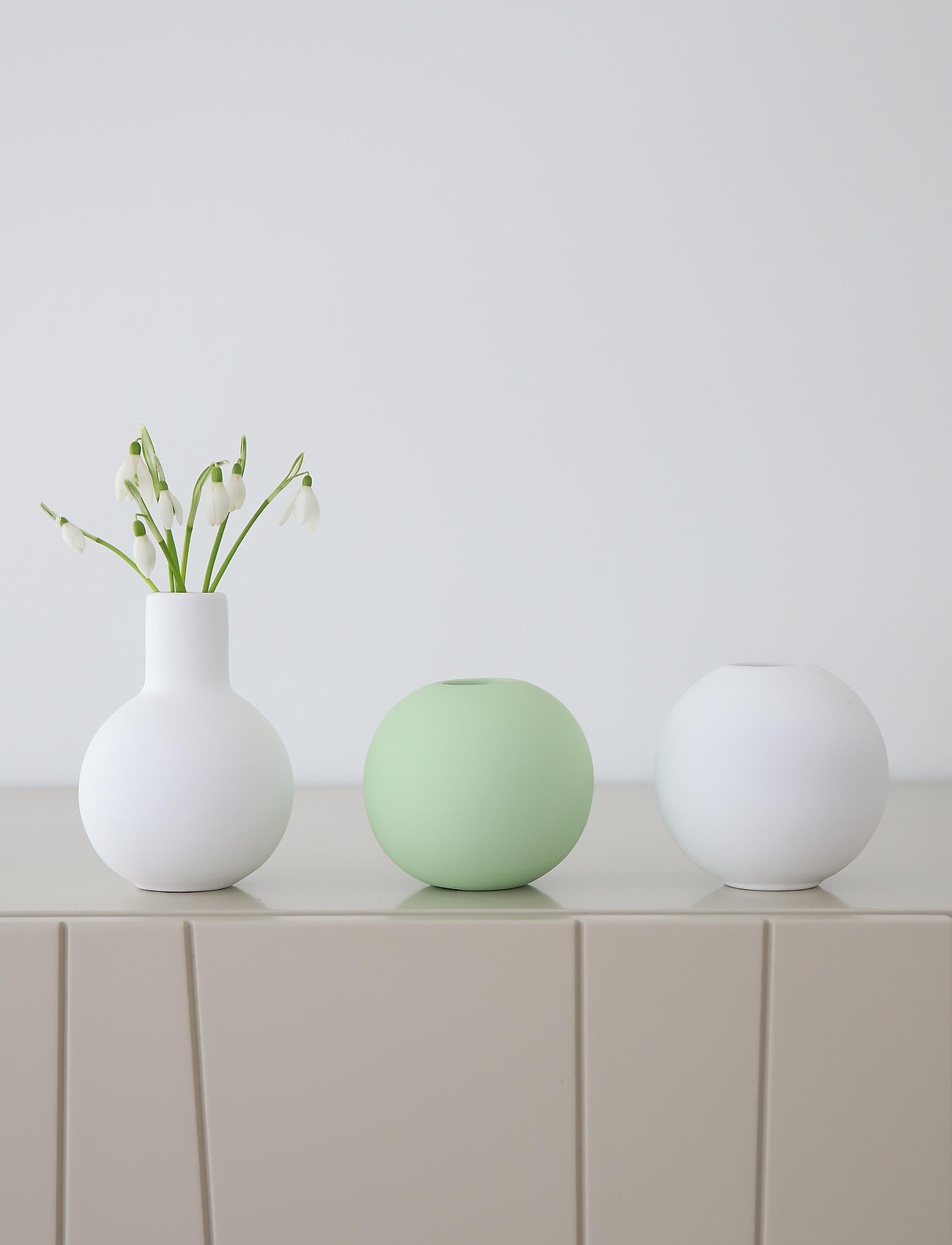 Cooee Design - Ball Vase 8cm - små vaser - apple - 1