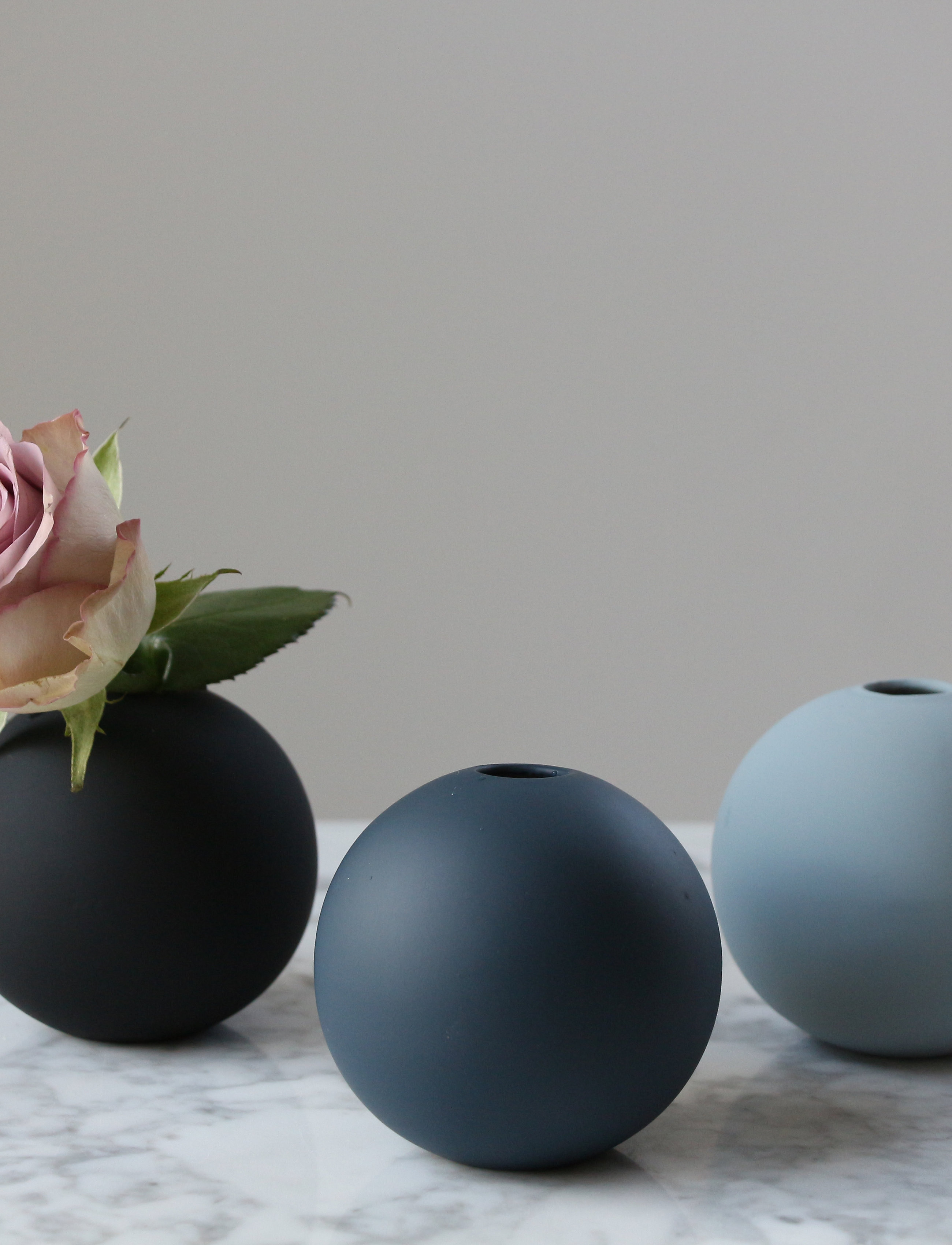 Cooee Design Ball Vase, H7 cm, Vases, Blau - Small Homeware