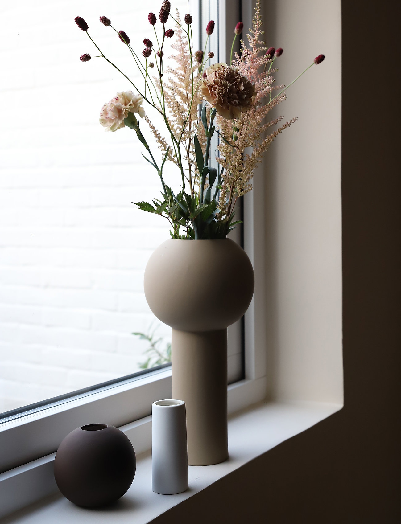 Cooee Design - Ball Vase 10cm - små vaser - coffee - 1