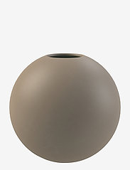 Cooee Design - Ball Vase 20cm - store vaser - mud - 0