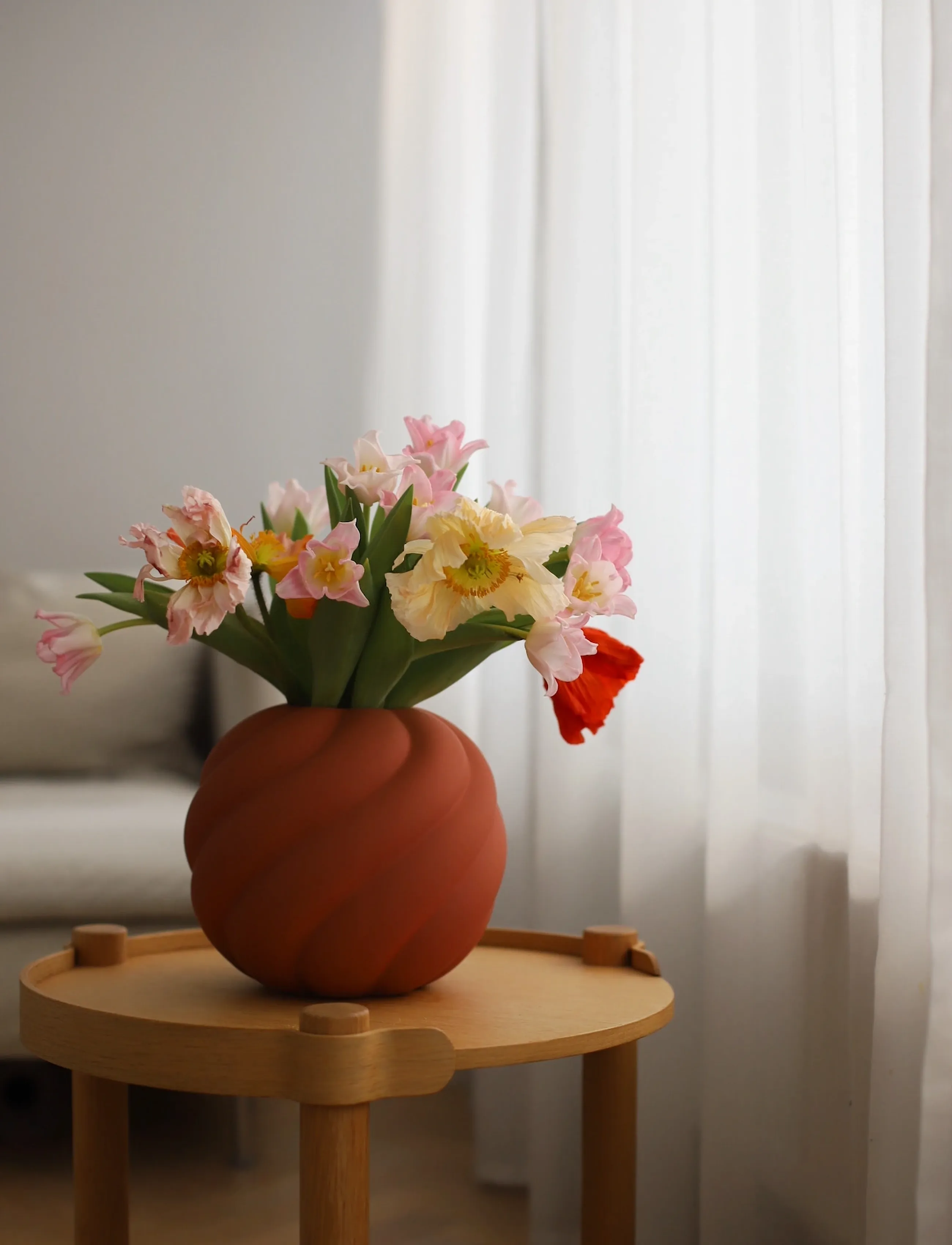 Cooee Design Twist Ball Vase 20Cm Brick Red, H 20 cm, Vases, Koralle - Other Homeware