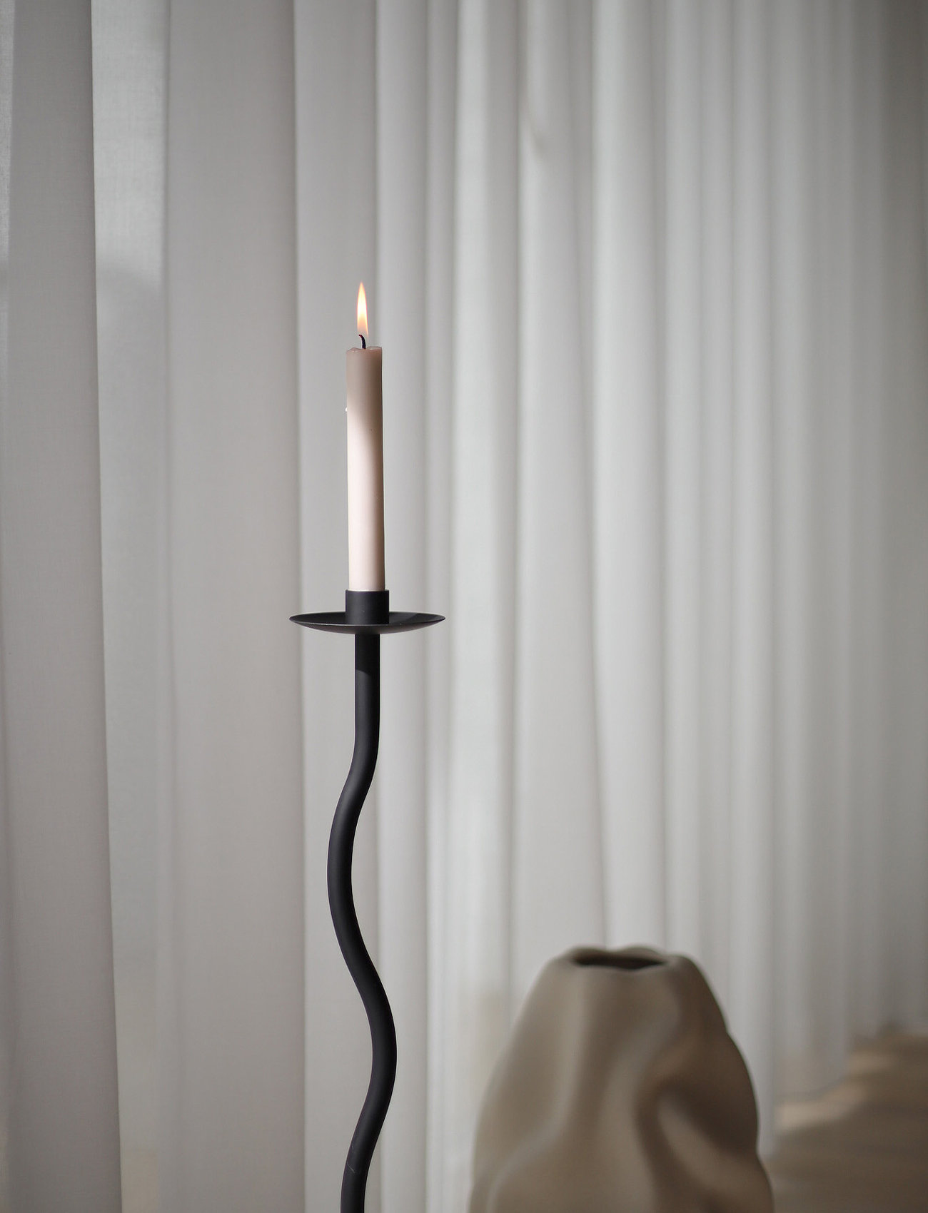 Cooee Design - Curved Candleholder 85cm - svečturi - black - 1