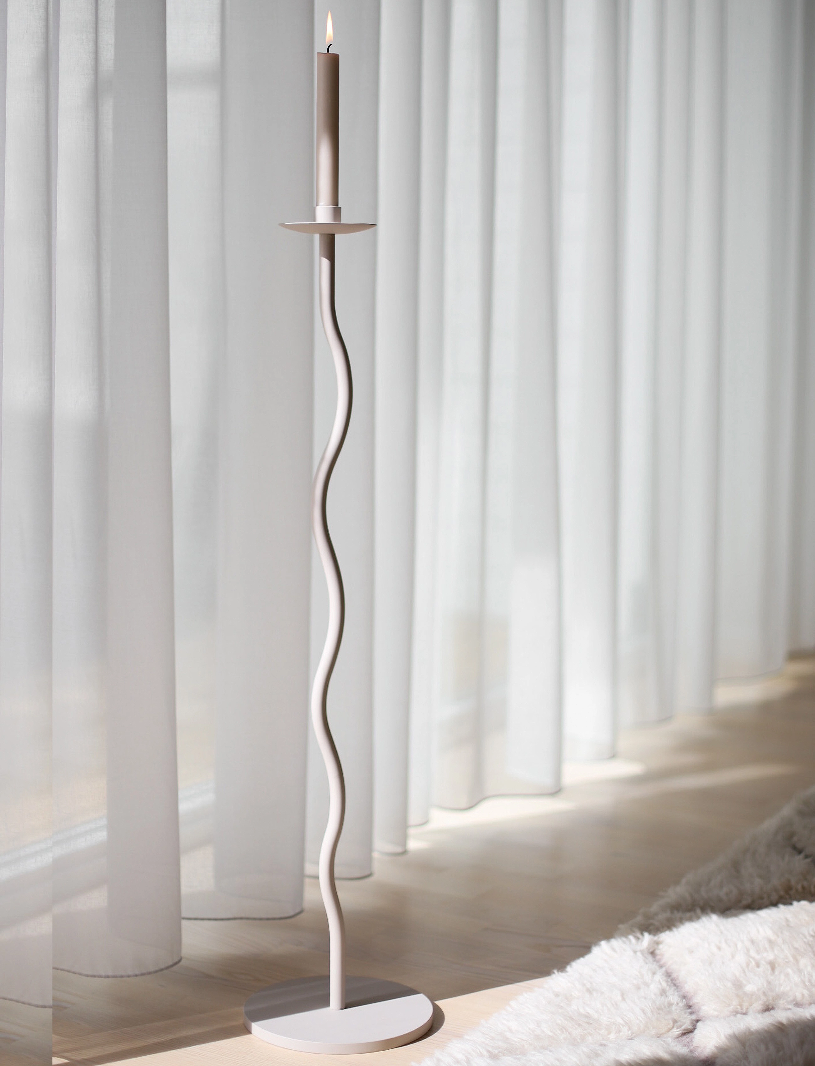 Cooee Design - Curved Candleholder 75cm - kynttilänjalat - sand - 0