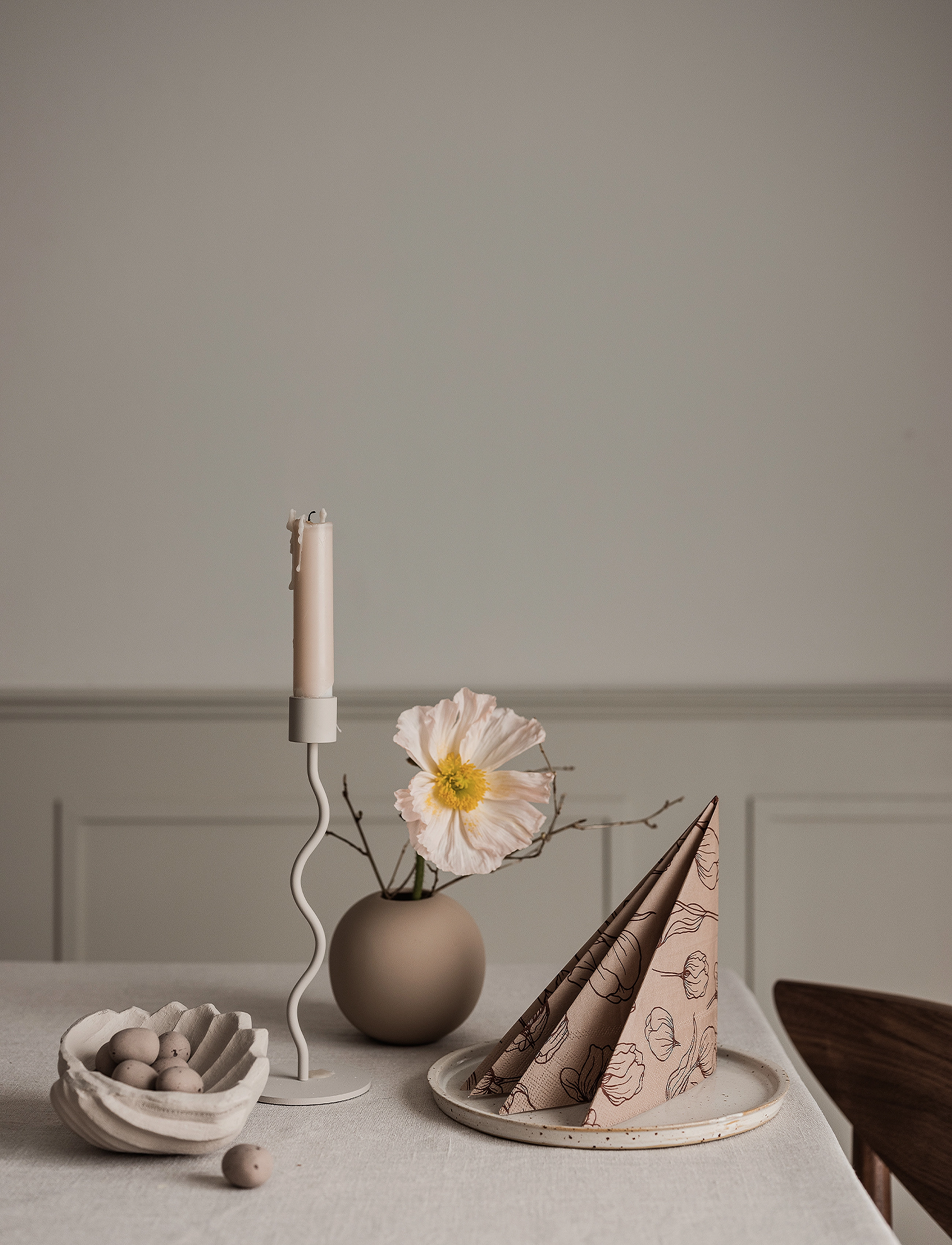Cooee Design Curved Candleholder, H23 cm, Candlesticks & Lanterns, Beige - Candlesticks, Homeware