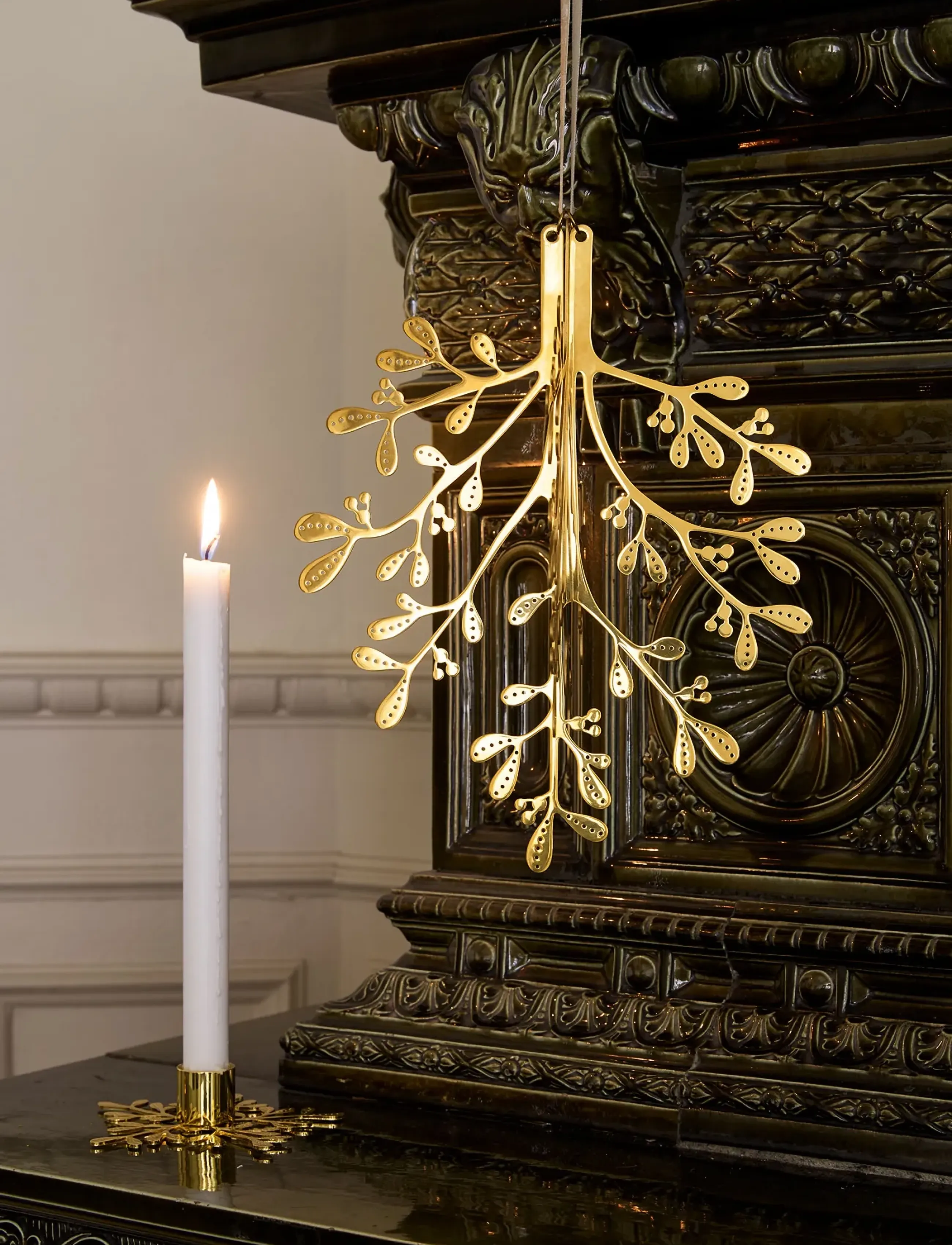 Cooee Design - Christmas Deco Mistletoe 29cm Brass - julgranspynt - brass - 0