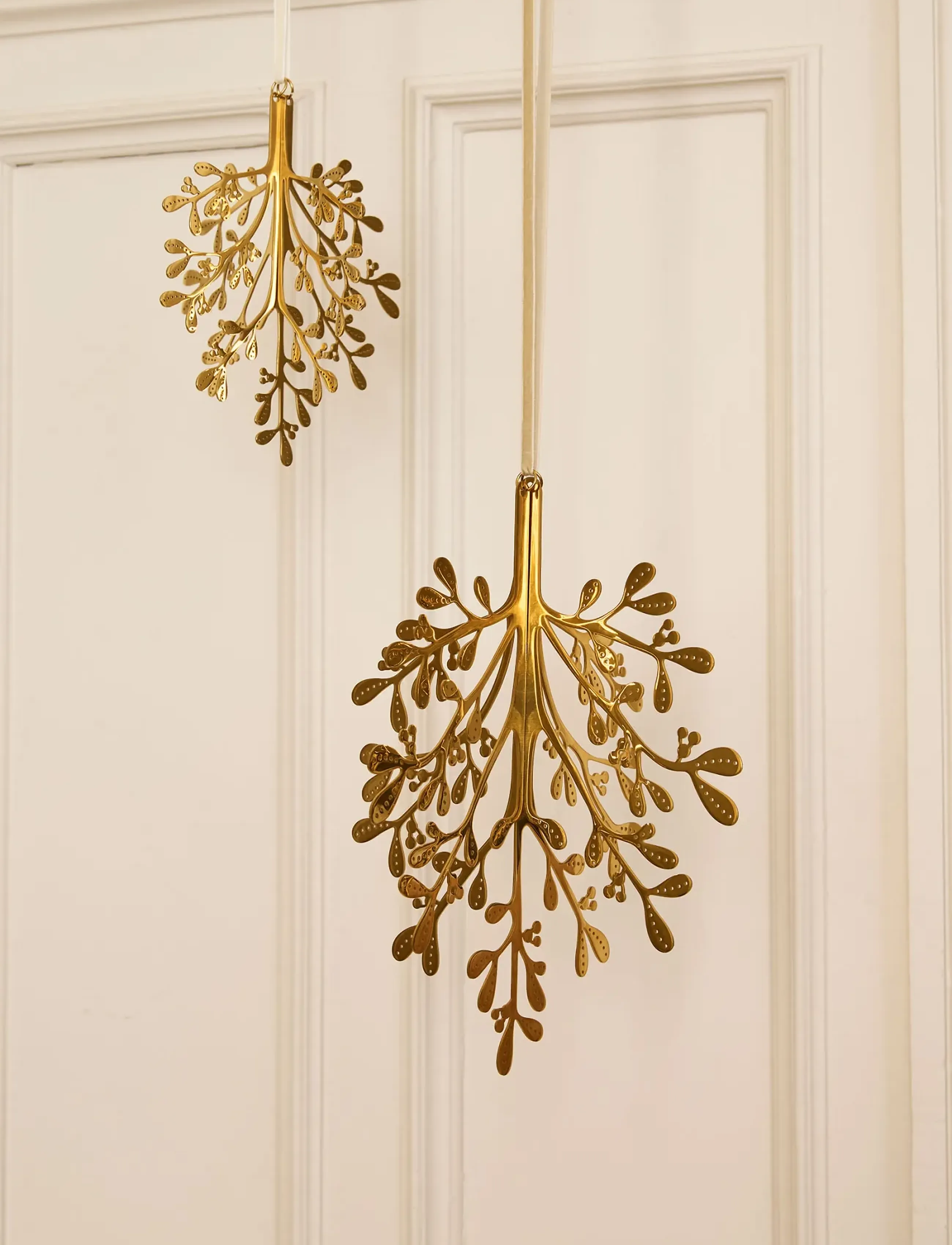 Cooee Design - Christmas Deco Mistletoe 20cm Brass - julgranspynt - brass - 0