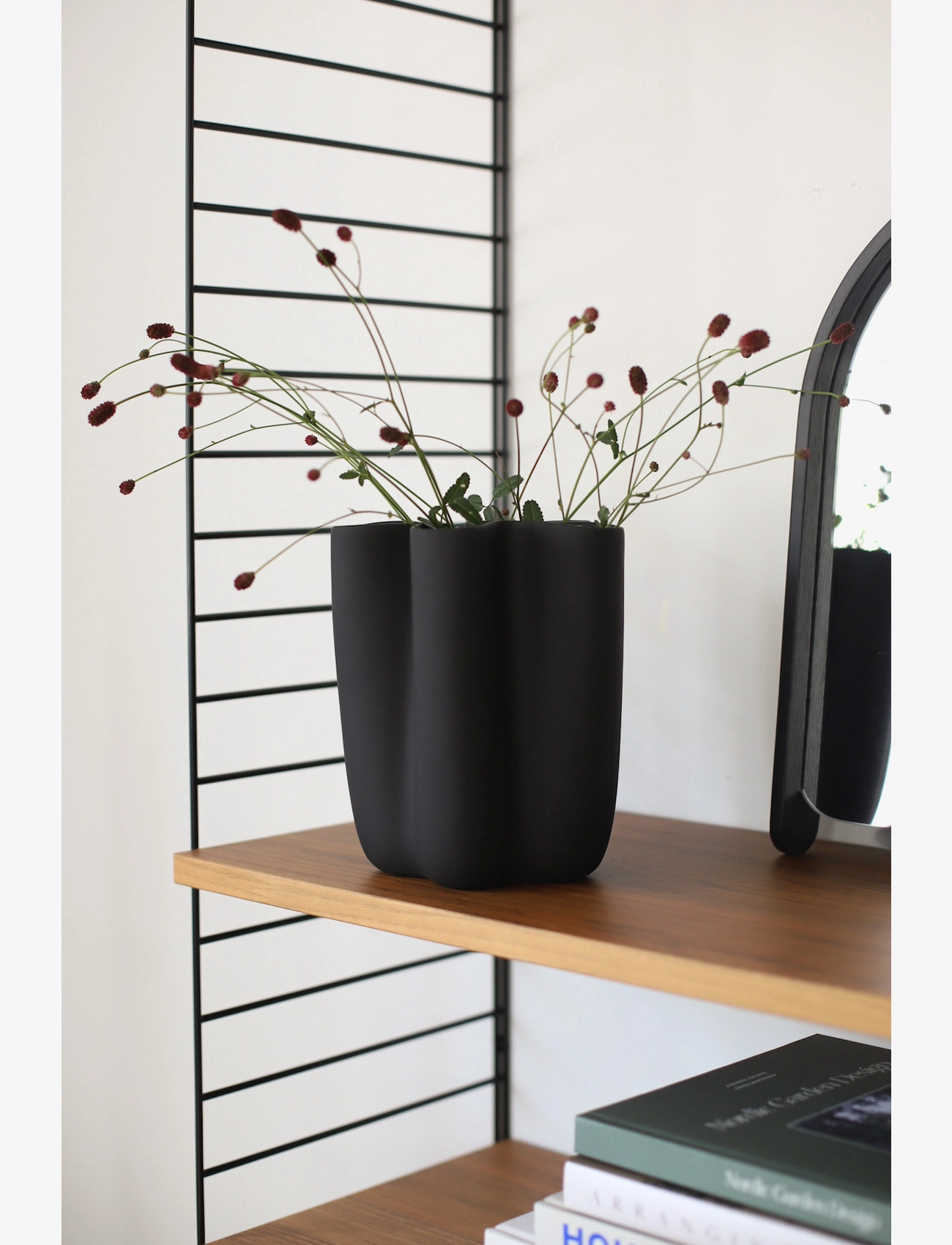 Cooee Design - Tulipa Vase - fødselsdagsgaver - black - 1