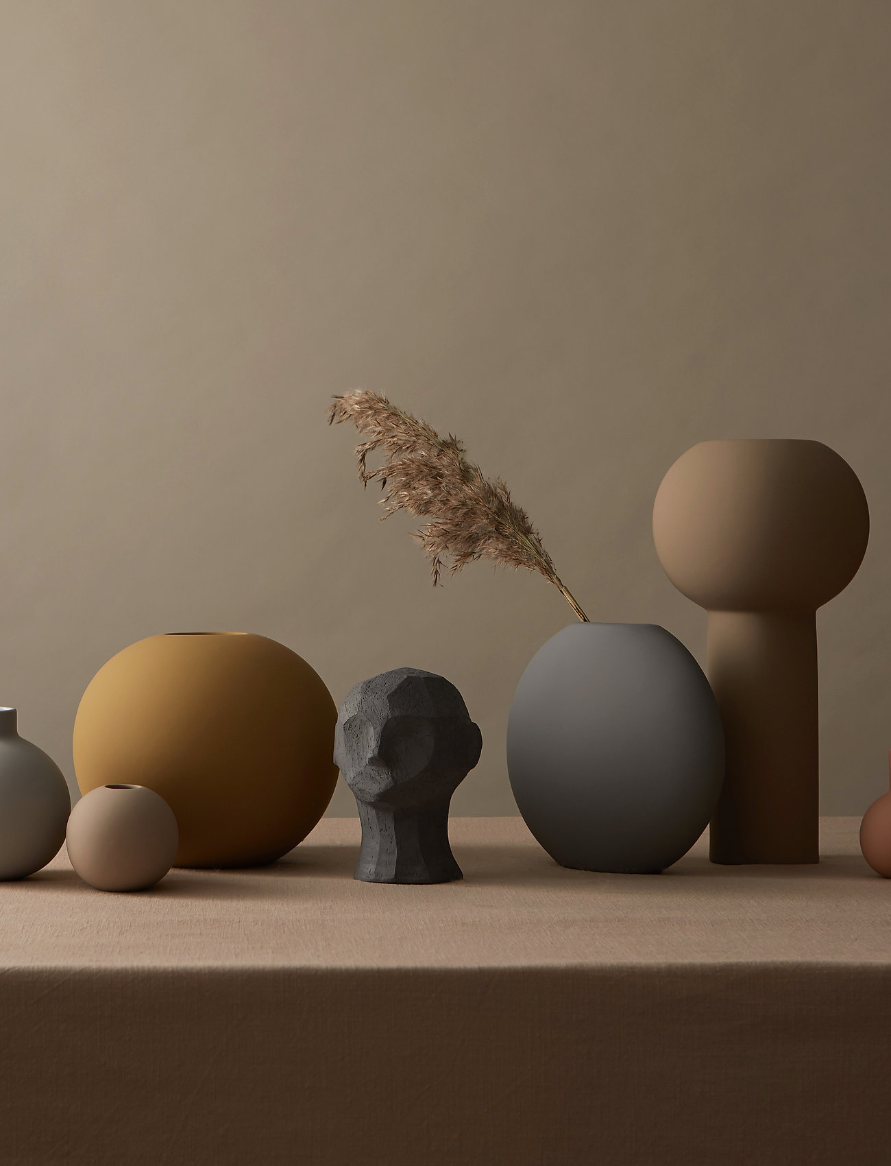 Cooee Design - Sculpture OLUFEMI Graphite - porcelain figurines & sculptures - graphite - 1