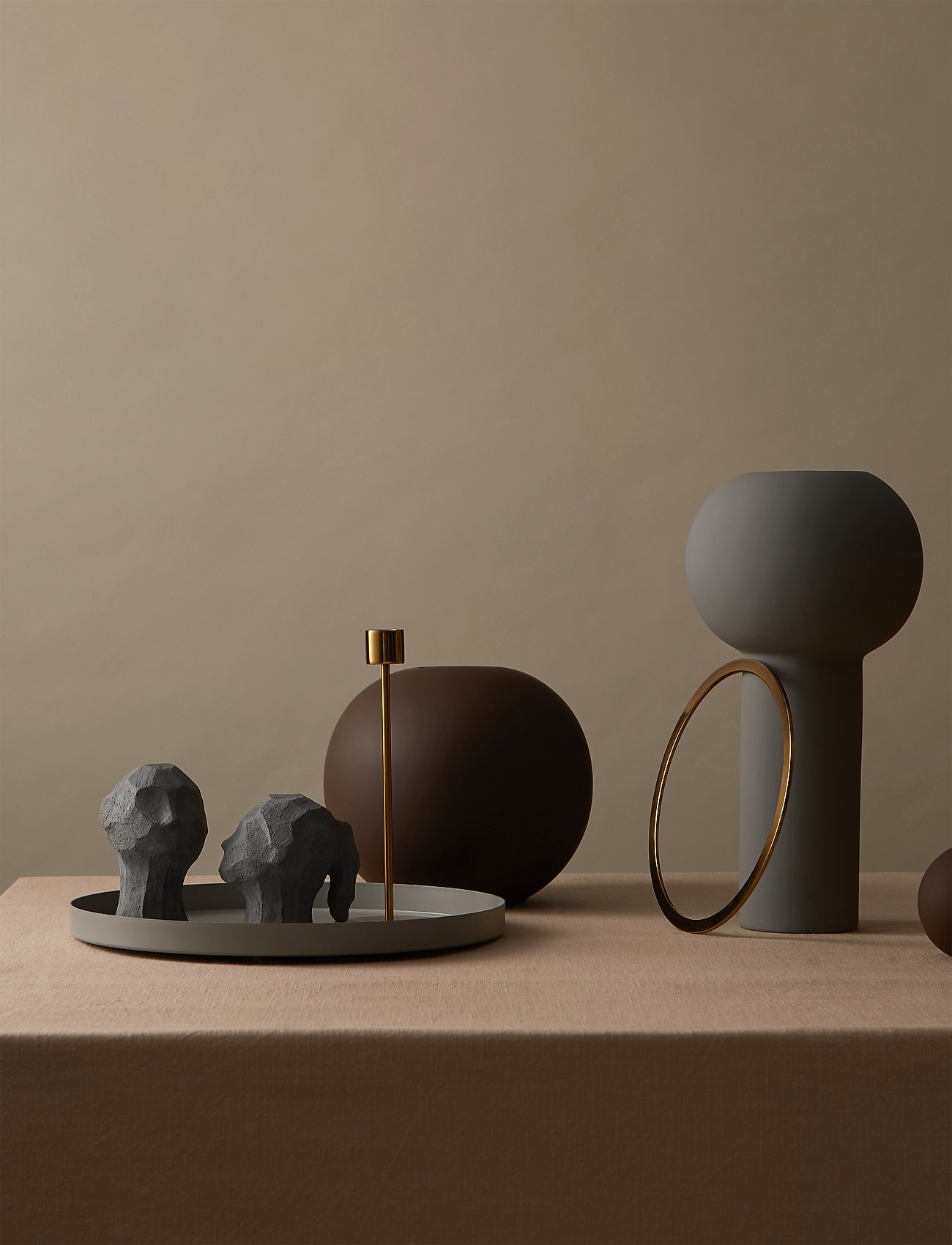 Cooee Design - Sculpture BENEDICT & AMAL Earth - skulpturer & porcelænsfigurer - graphite - 1