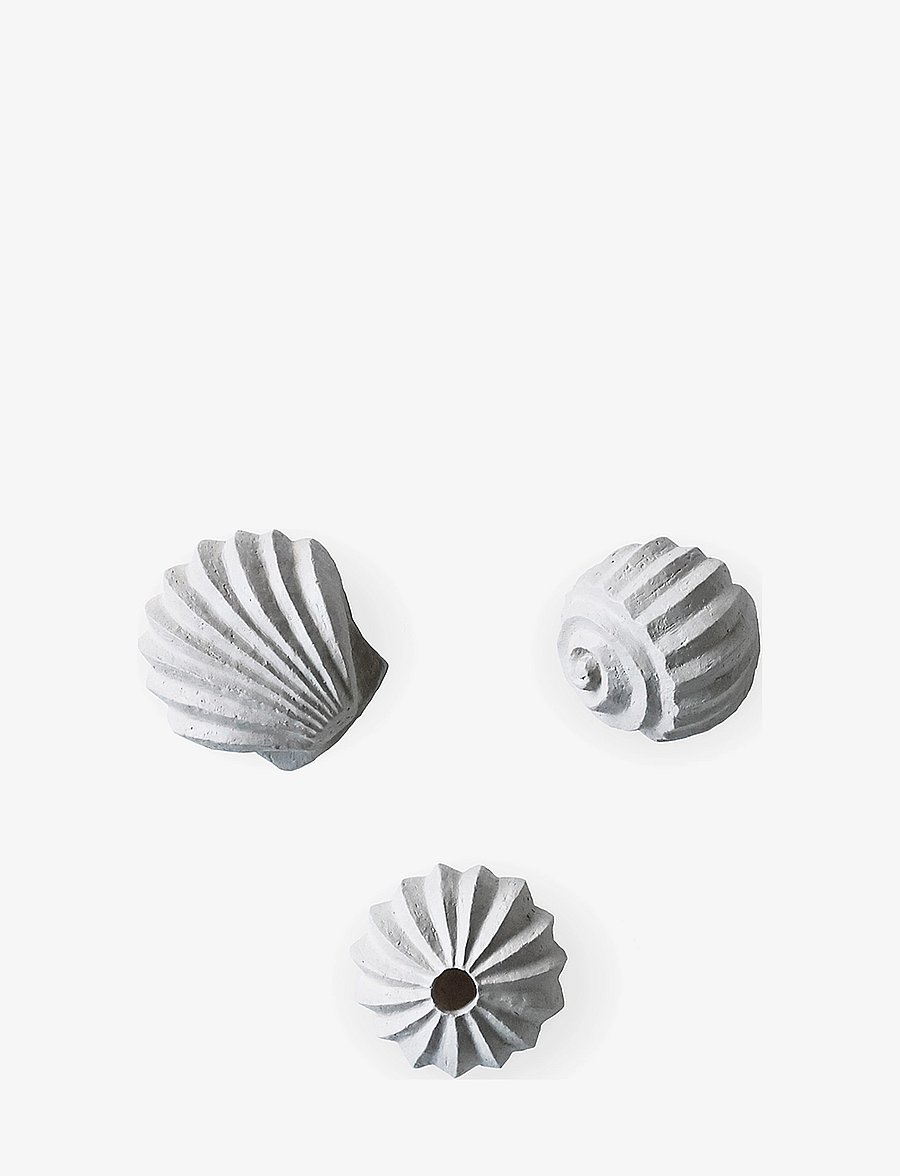 Cooee Design - Sculpture The Genesis Shells Coal - porzellanfiguren- & skulpturen - limestone - 0